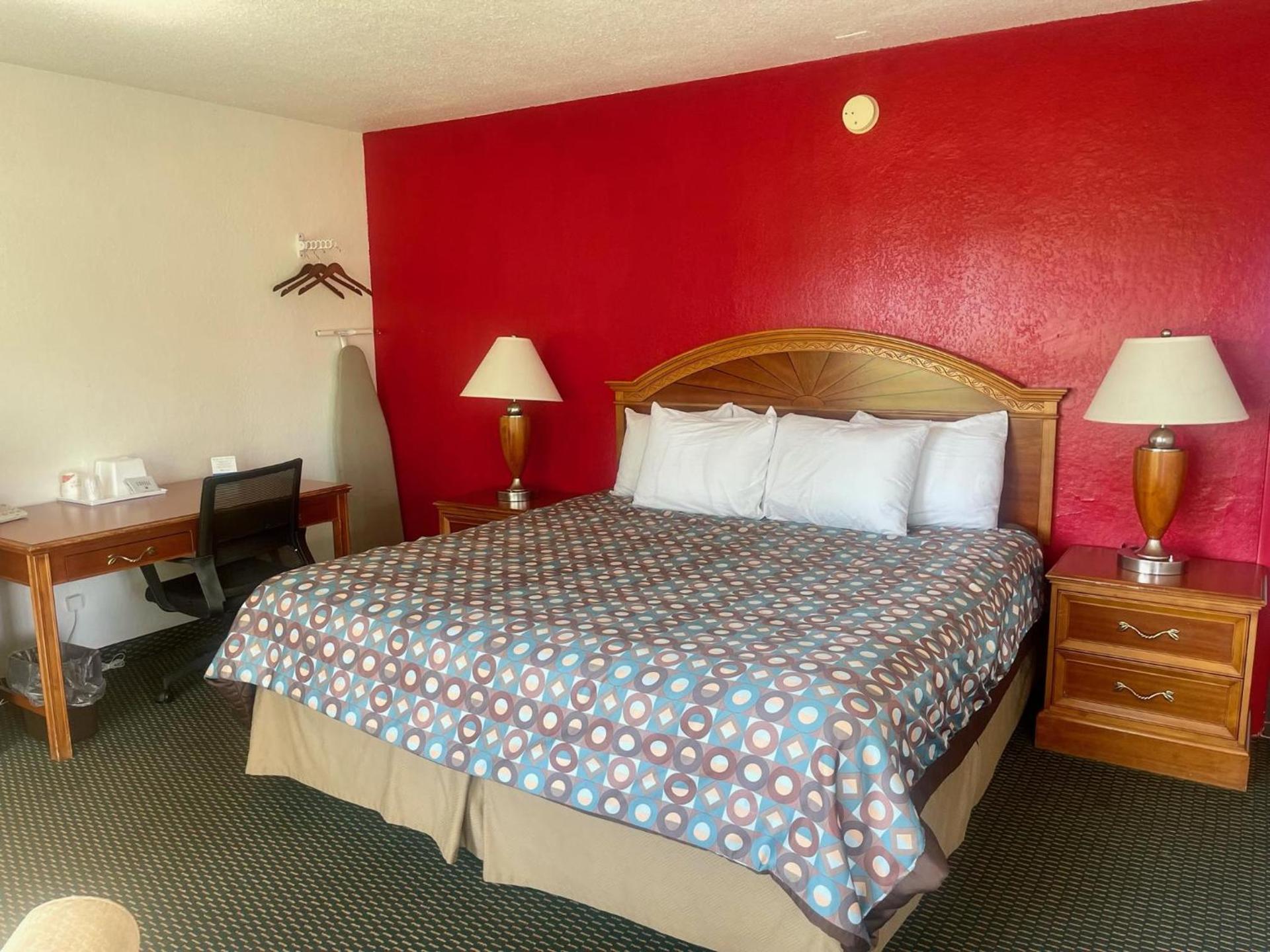 Rodeway Inn Flora photo 11
