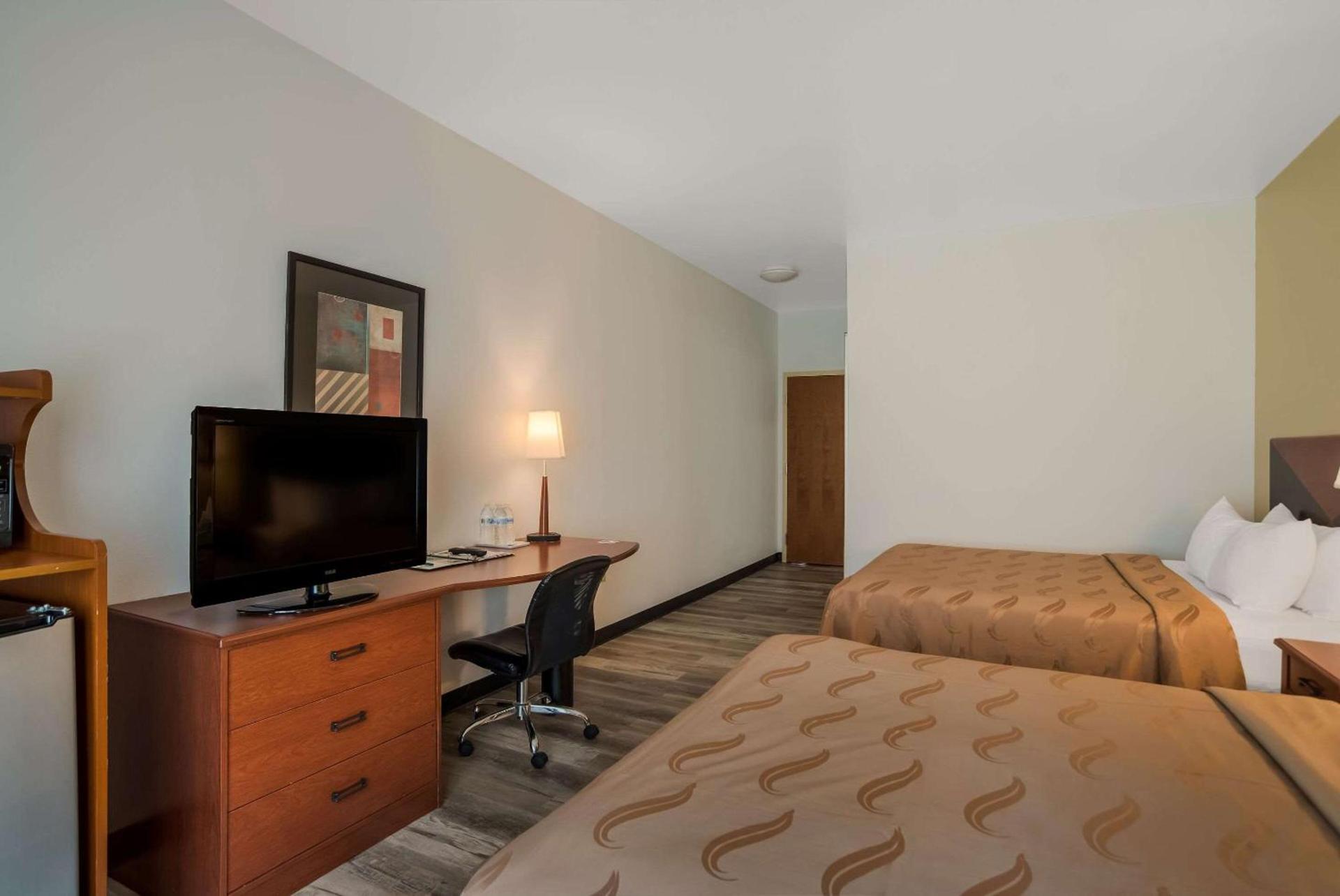Quality Inn & Suites Chambersburg Northeast photo 12