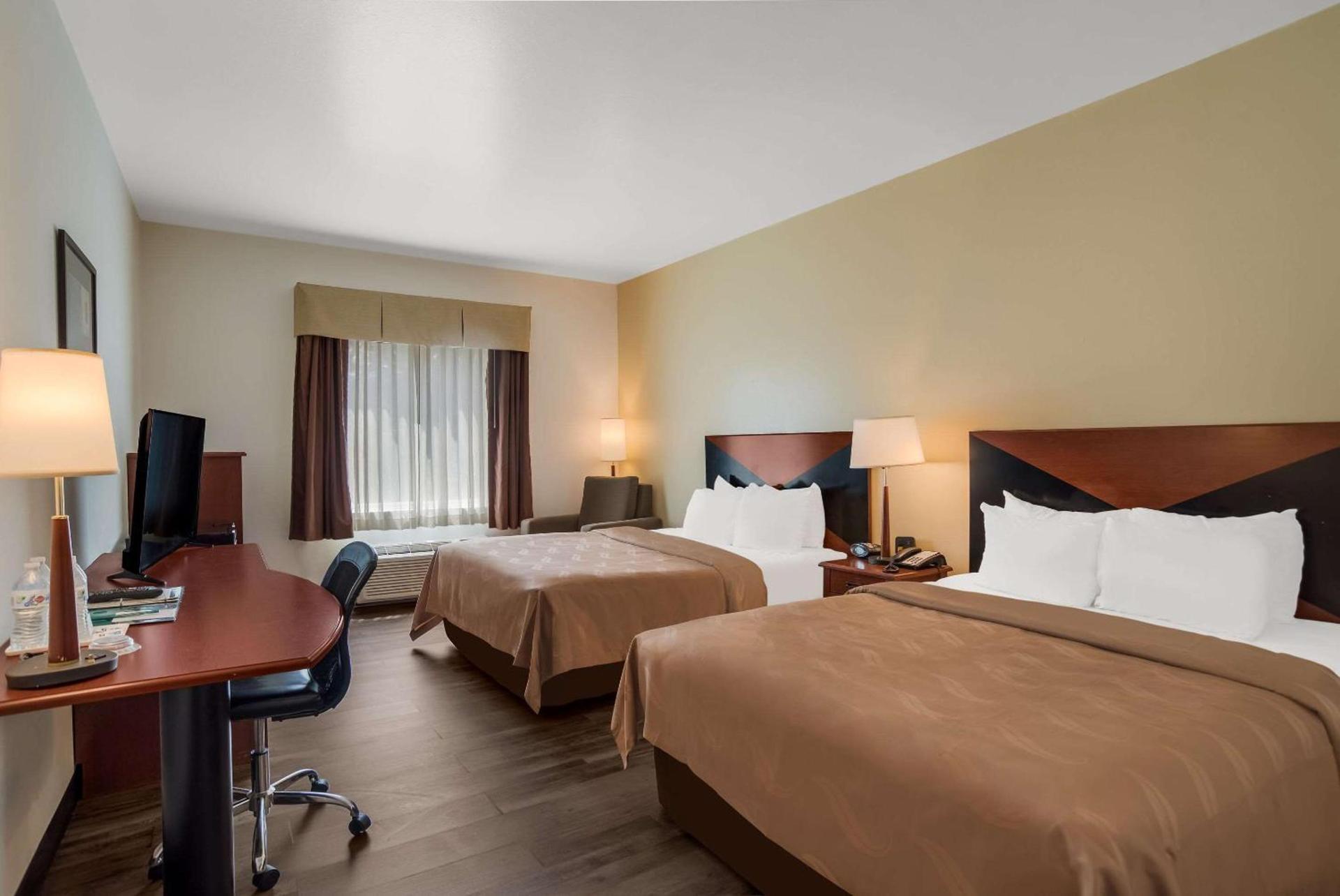 Quality Inn & Suites Chambersburg Northeast photo 13