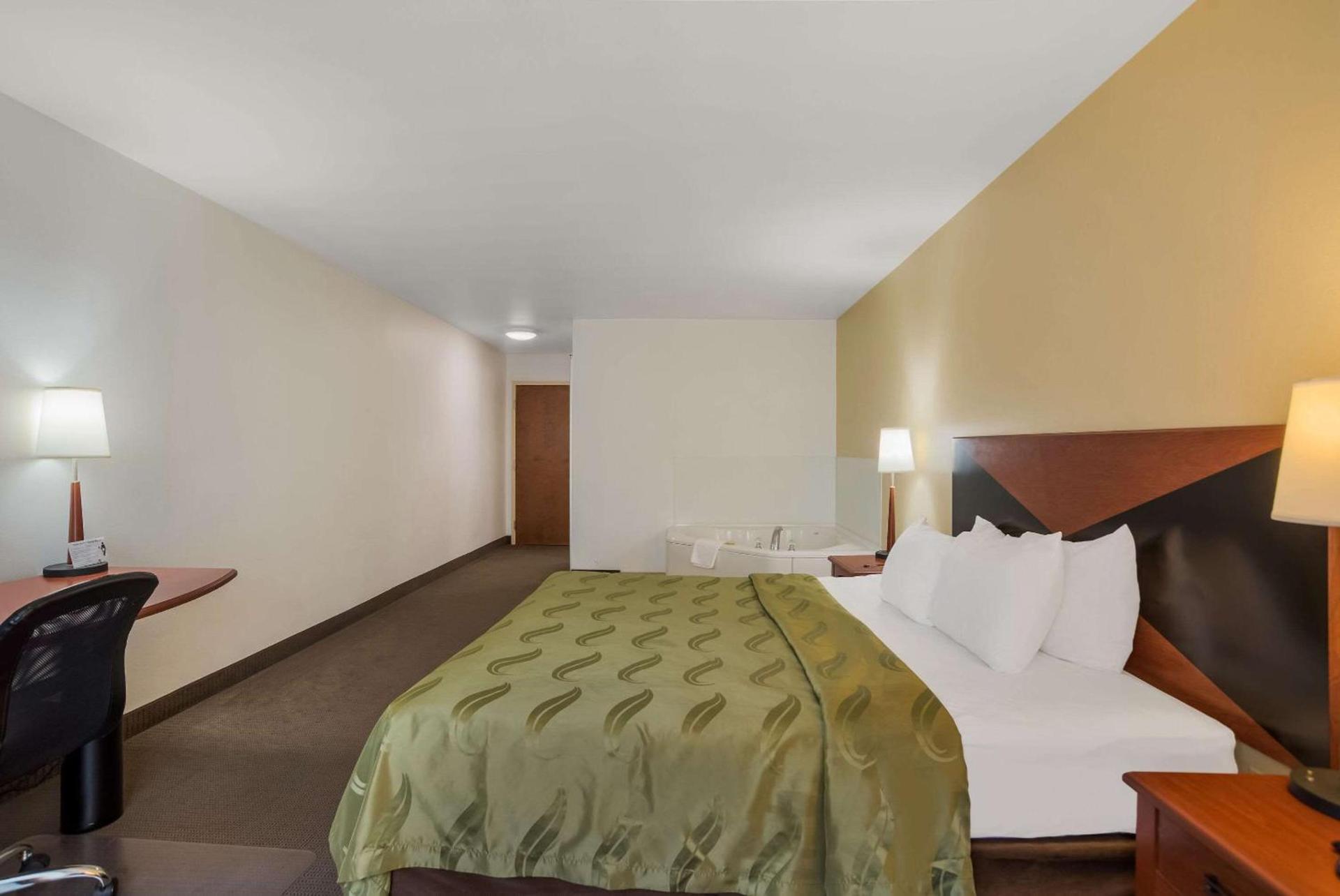 Quality Inn & Suites Chambersburg Northeast photo 18
