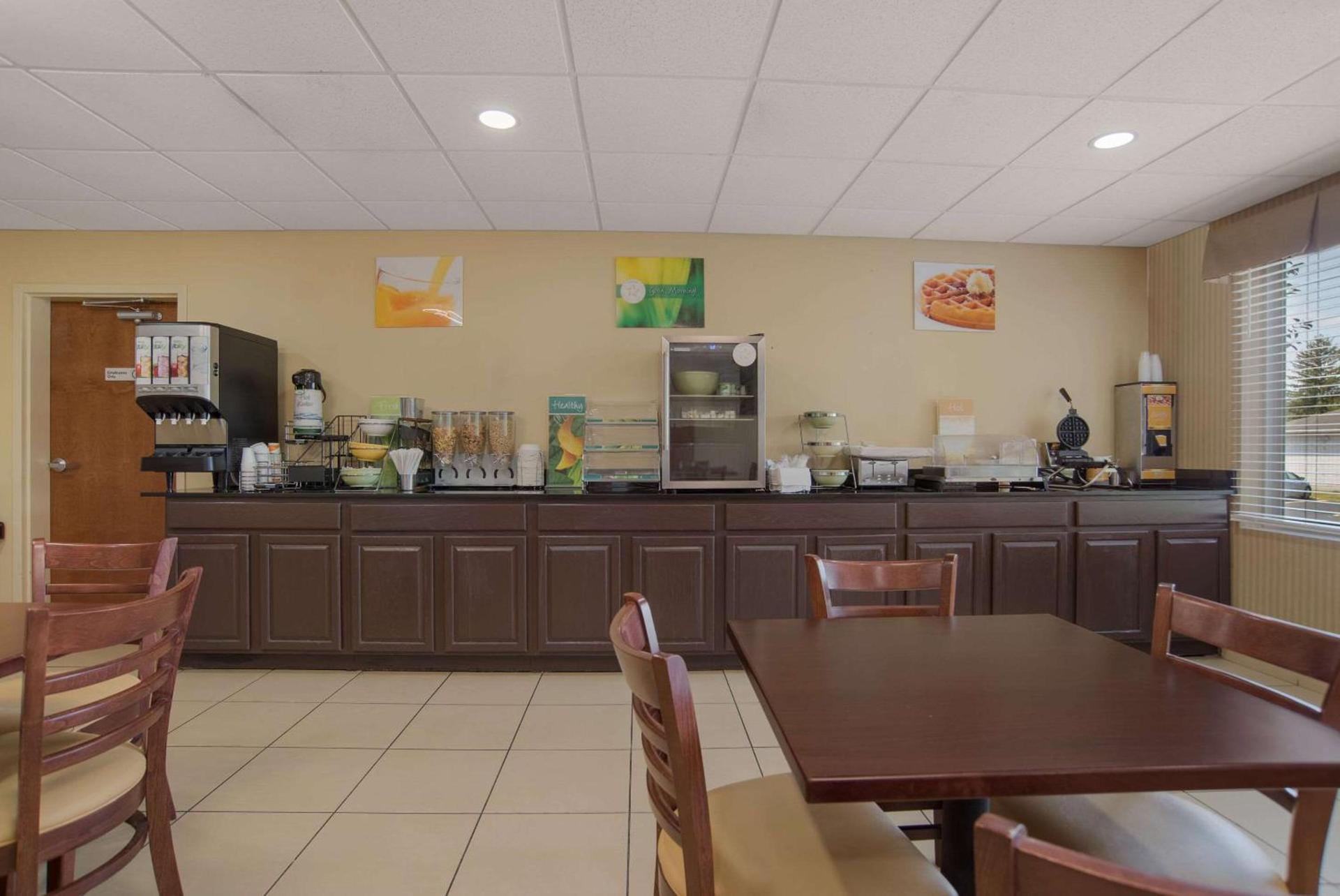 Quality Inn & Suites Chambersburg Northeast photo 28