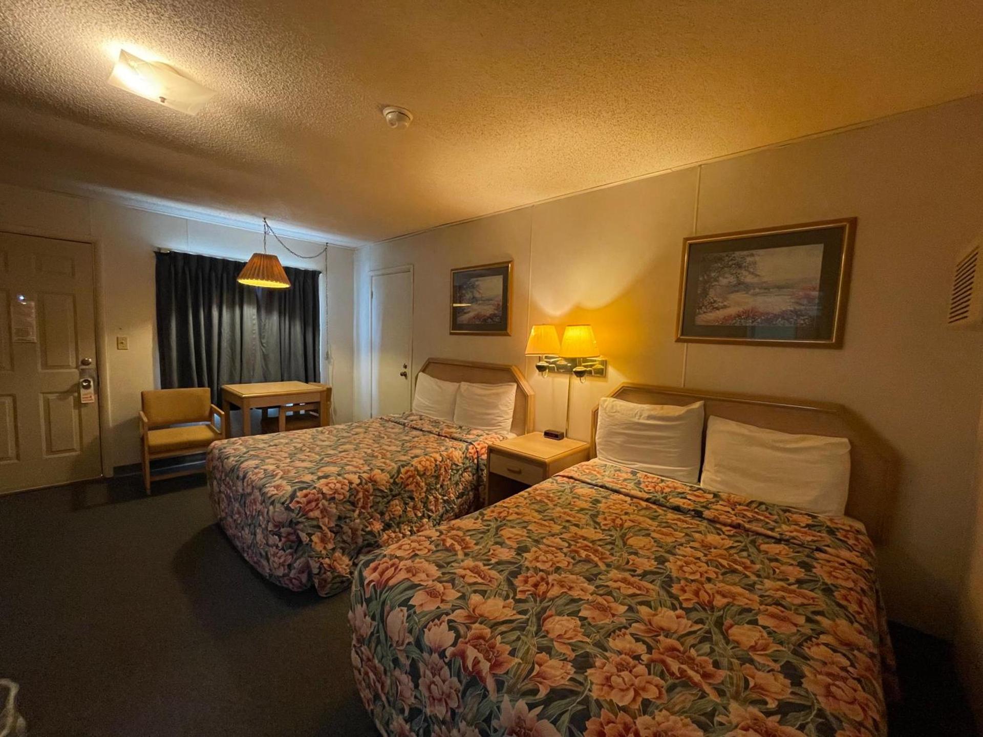 Twin Pine Motel photo 5