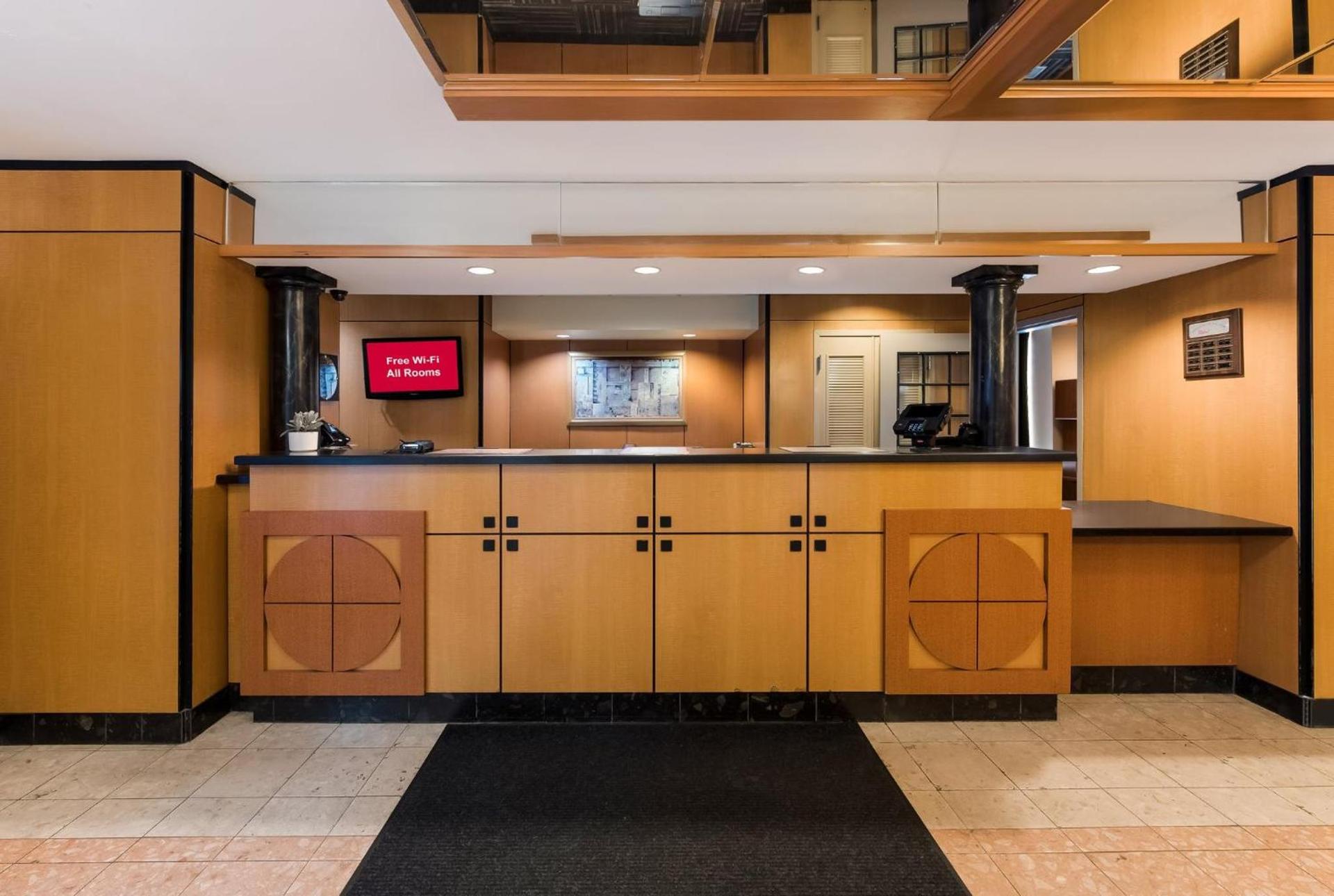 Red Roof Inn PLUS+ Columbus Downtown - Convention Center photo 16