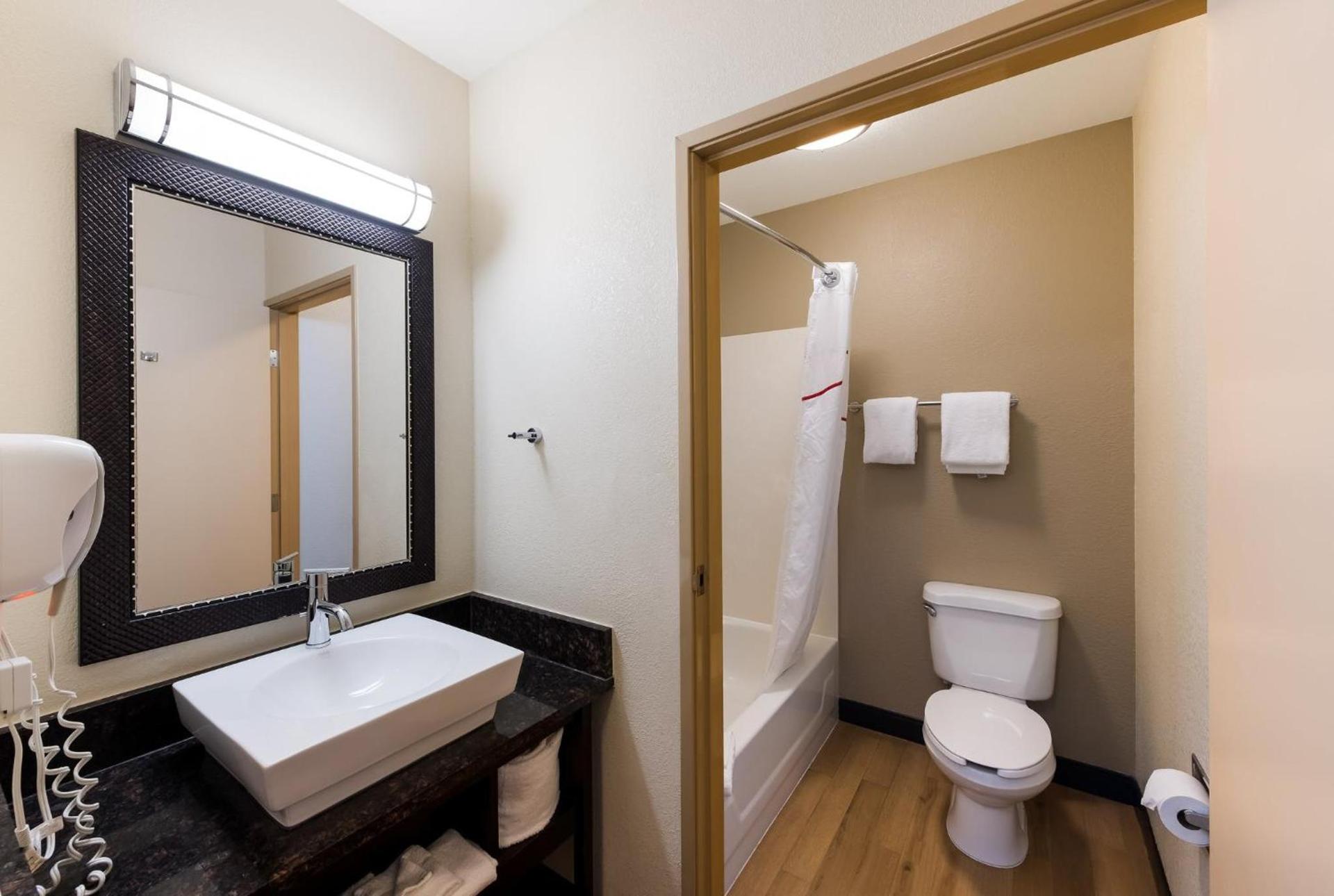 Red Roof Inn PLUS+ Columbus Downtown - Convention Center photo 40
