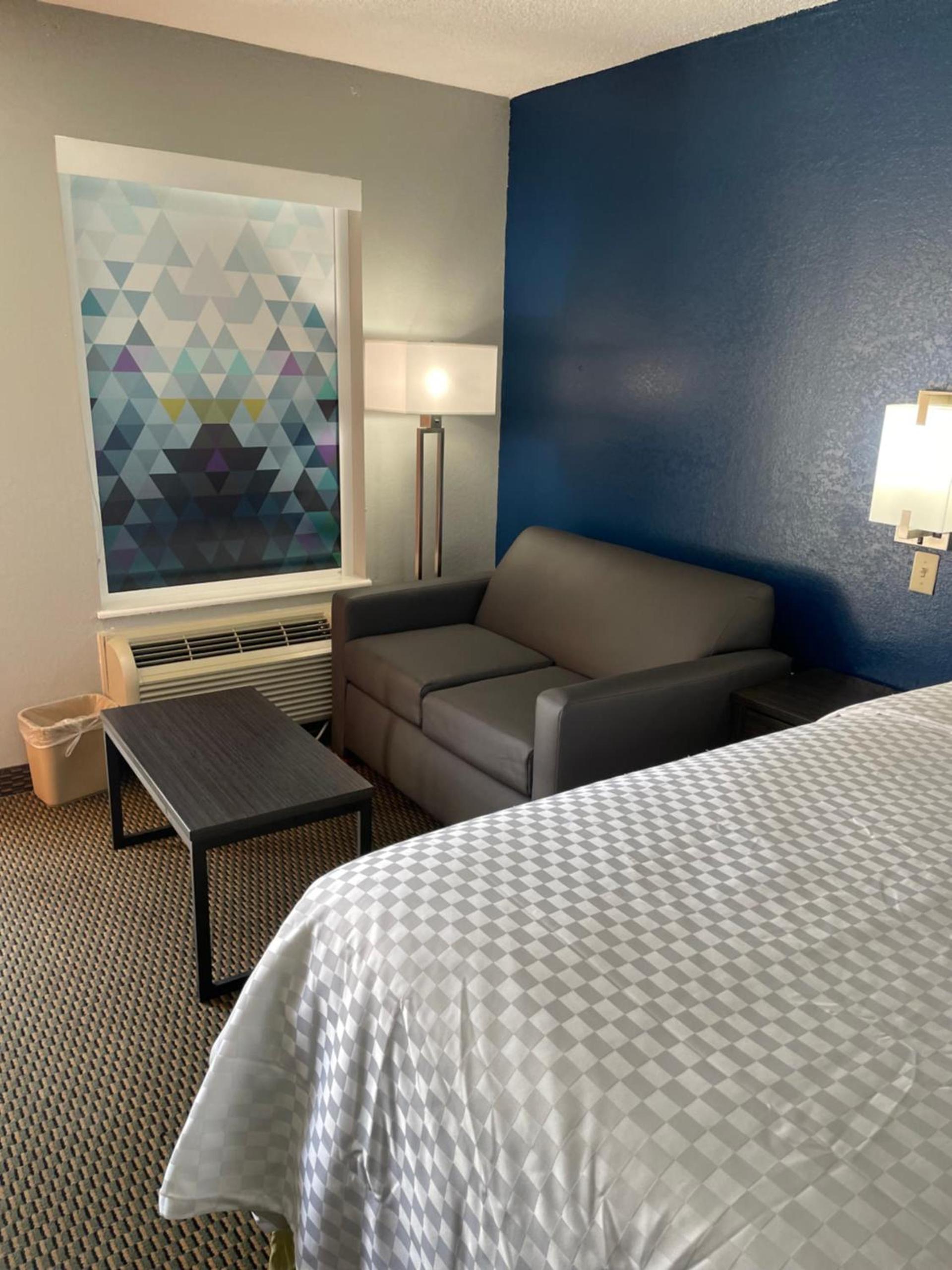 Clairmont Inn & Suites - Warren photo 26