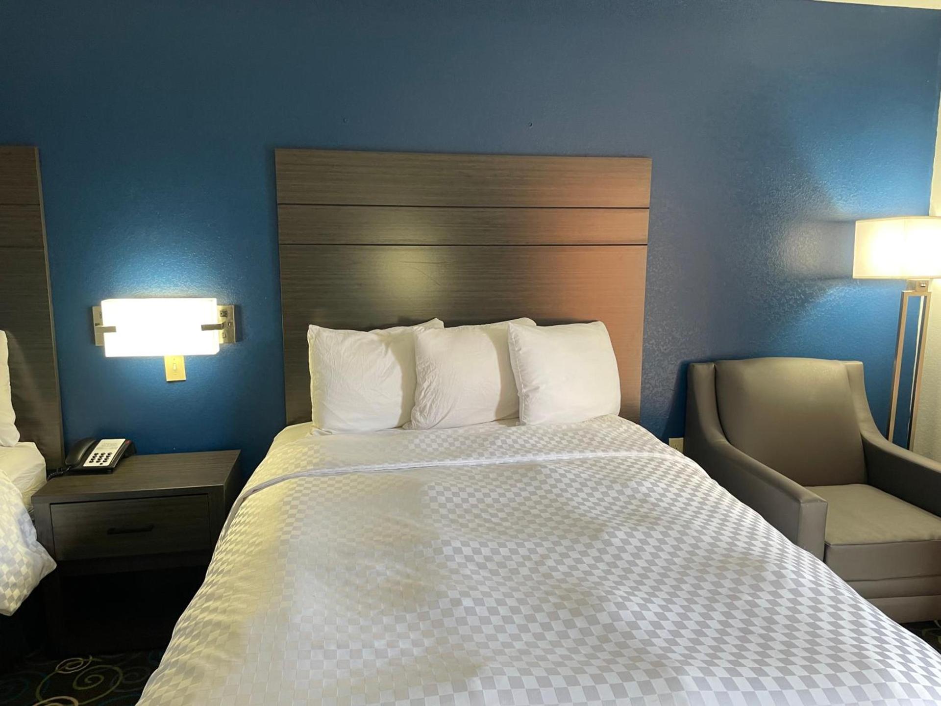 Clairmont Inn & Suites - Warren photo 33
