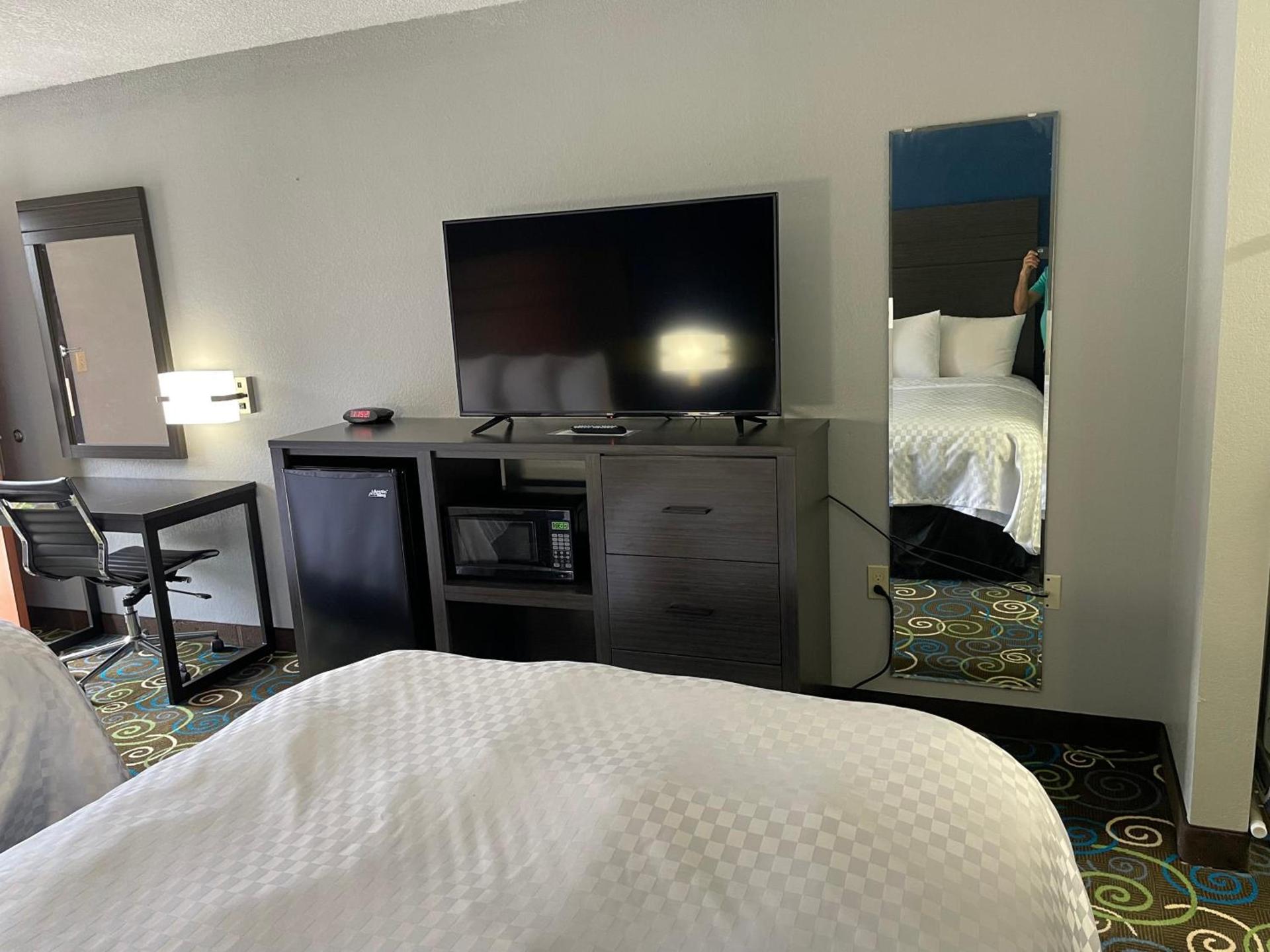 Clairmont Inn & Suites - Warren photo 34