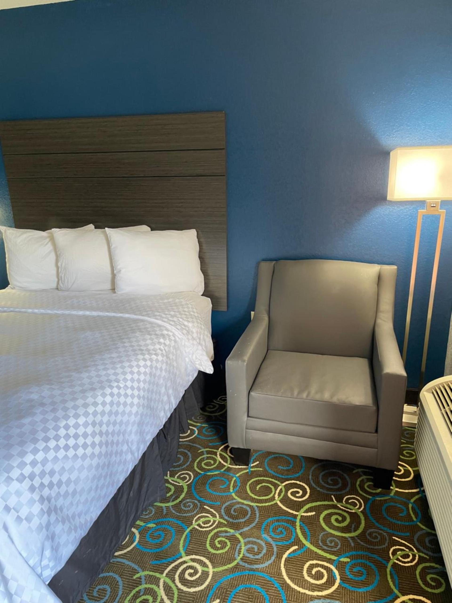 Clairmont Inn & Suites - Warren photo 45