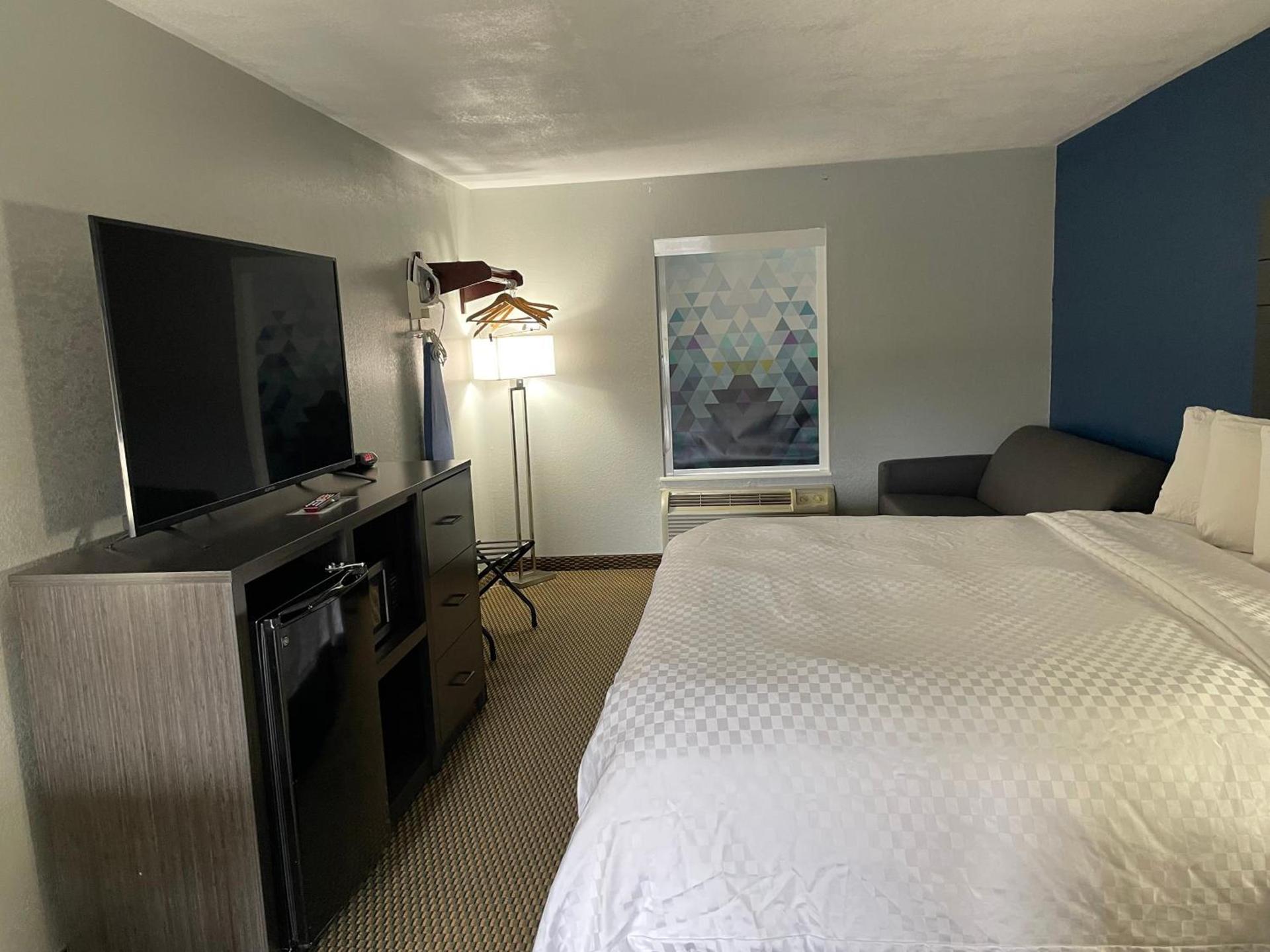 Clairmont Inn & Suites - Warren photo 31