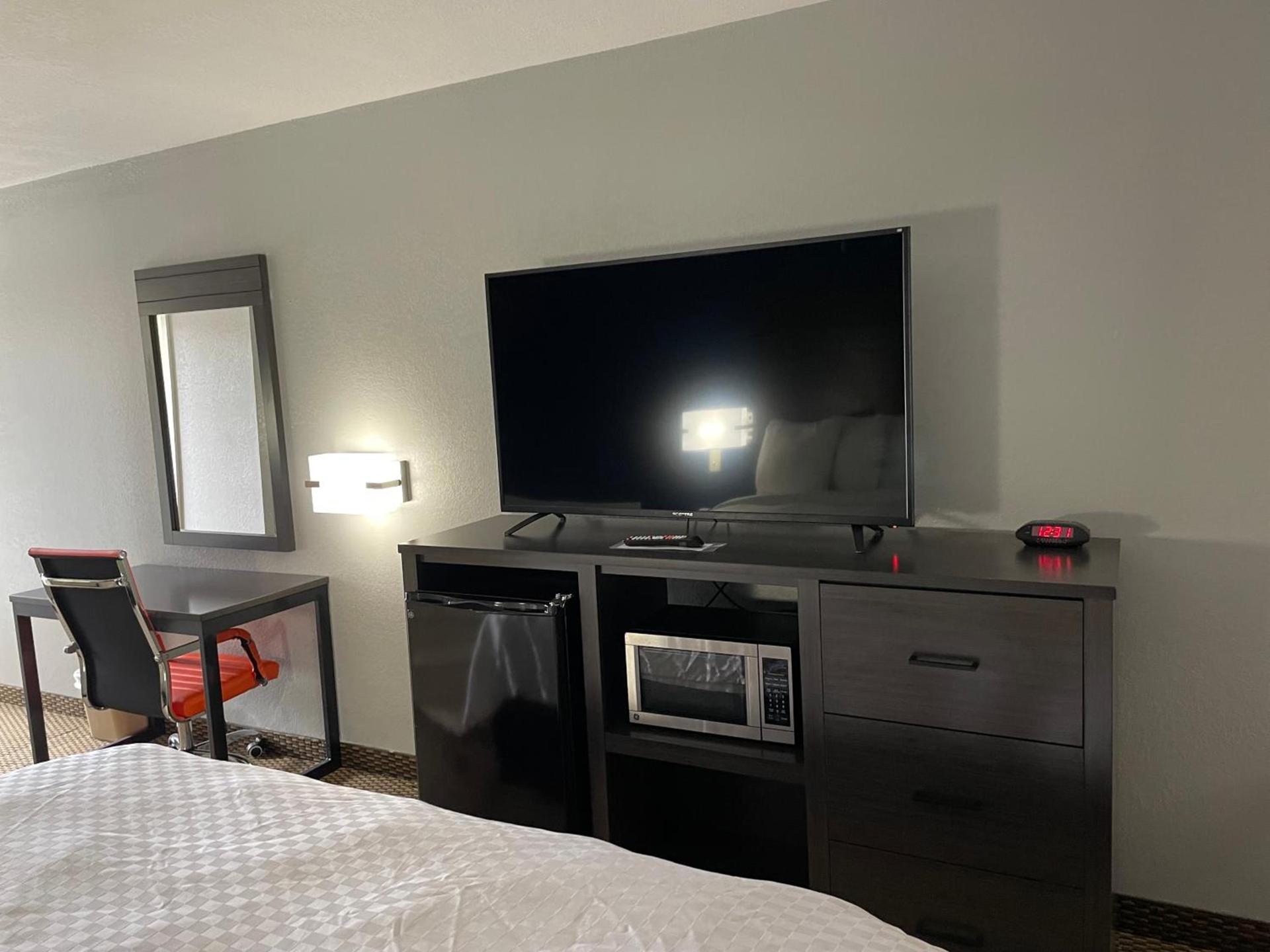 Clairmont Inn & Suites - Warren photo 37