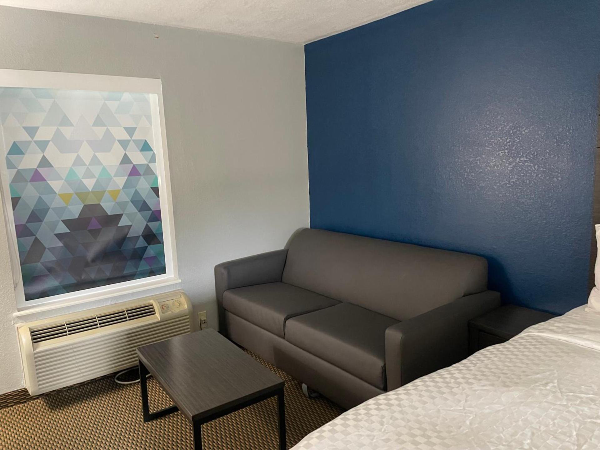 Clairmont Inn & Suites - Warren photo 24