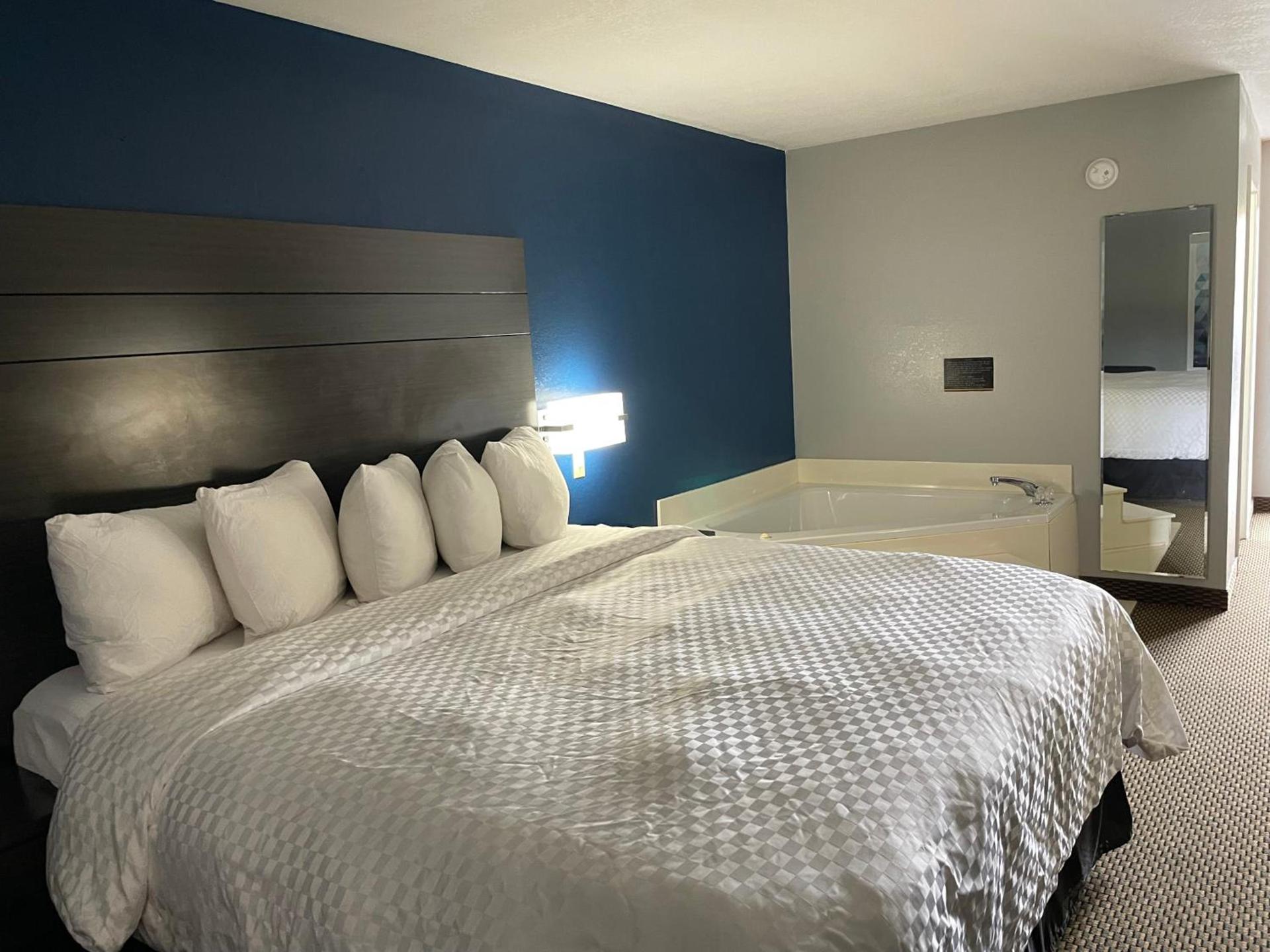 Clairmont Inn & Suites - Warren photo 44