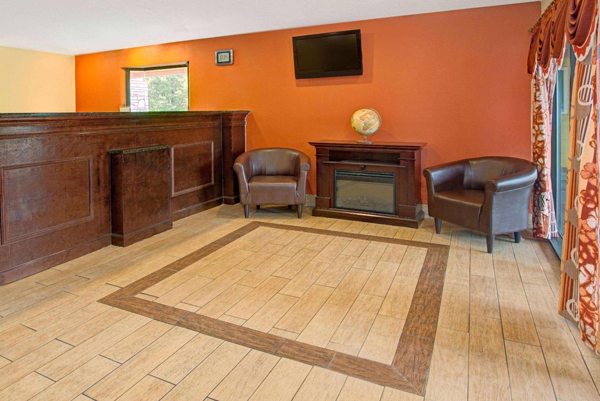 Super 8 by Wyndham Cincinnati-Springdale OH photo 4