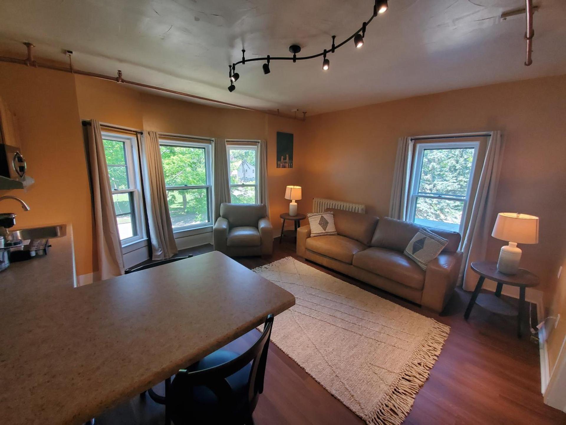 Daniell Manor photo 33
