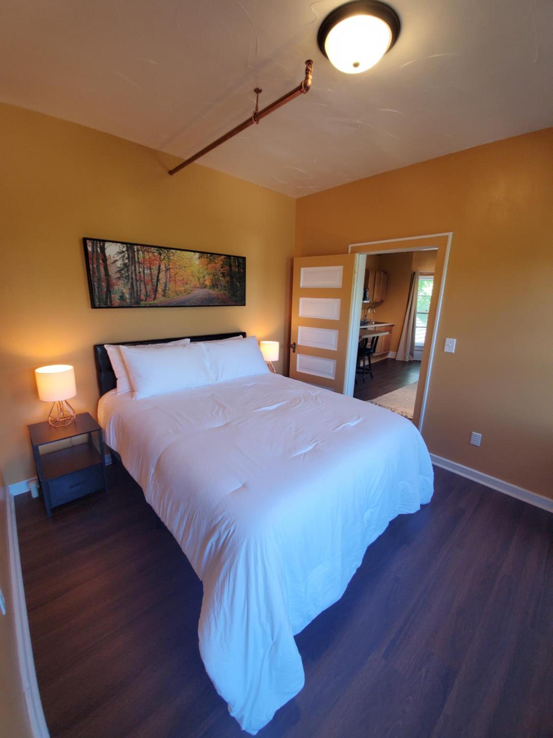 Daniell Manor photo 31