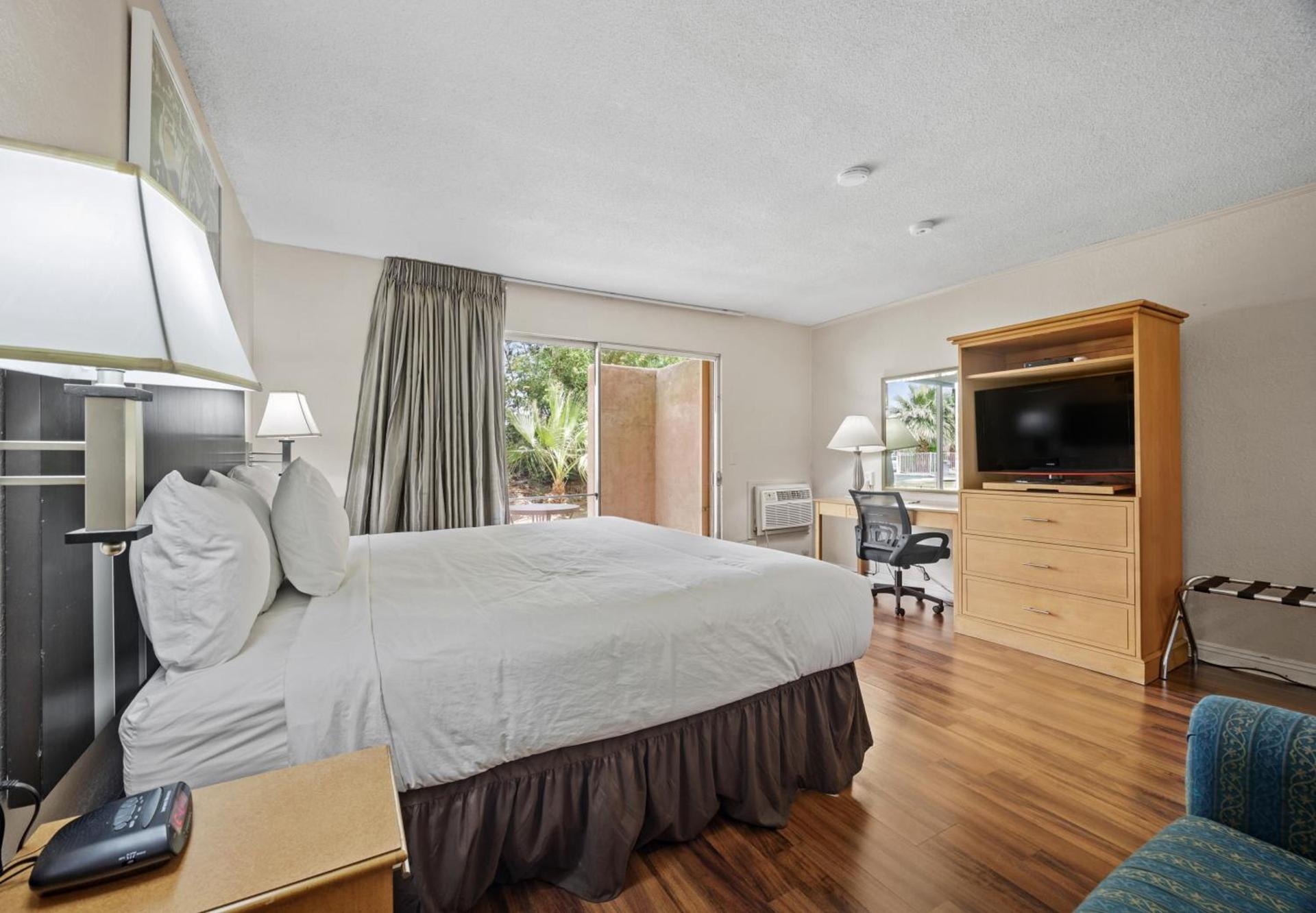 Sol Springs Inn photo 7