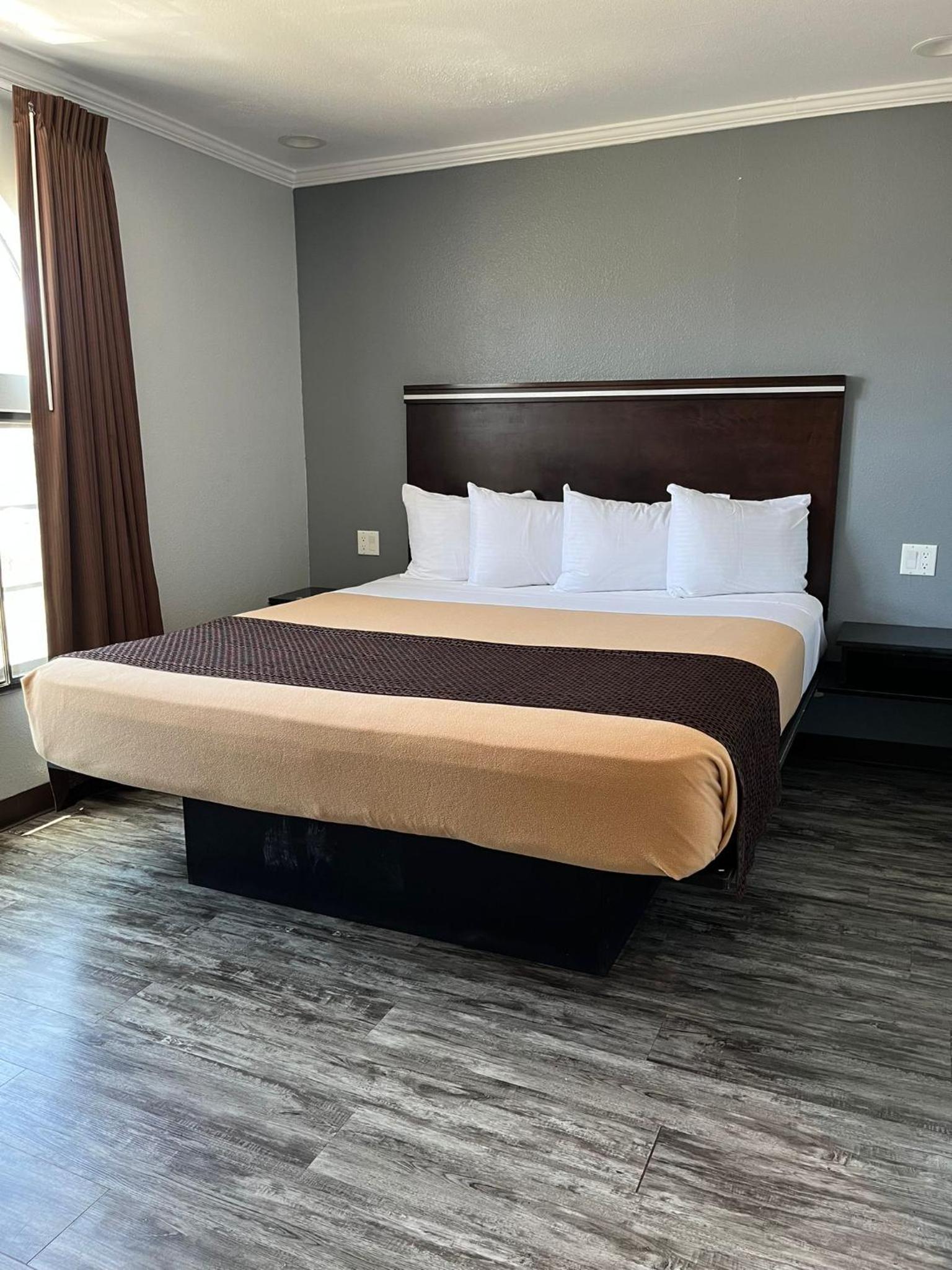 Laguna Inn and Suites photo 3