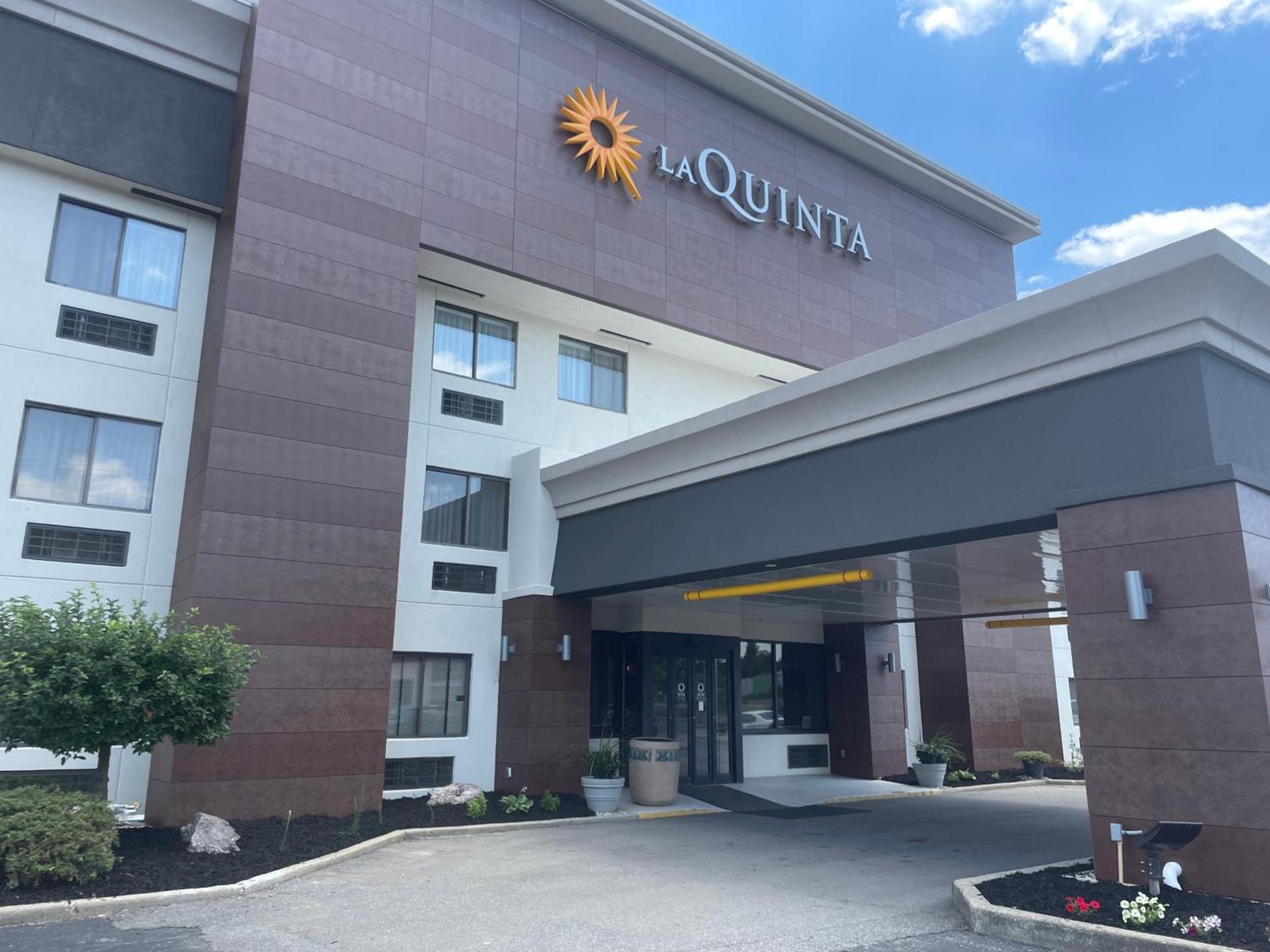 La Quinta Inn and Suites by Wyndham Cincinnati North — hotel in Springdale