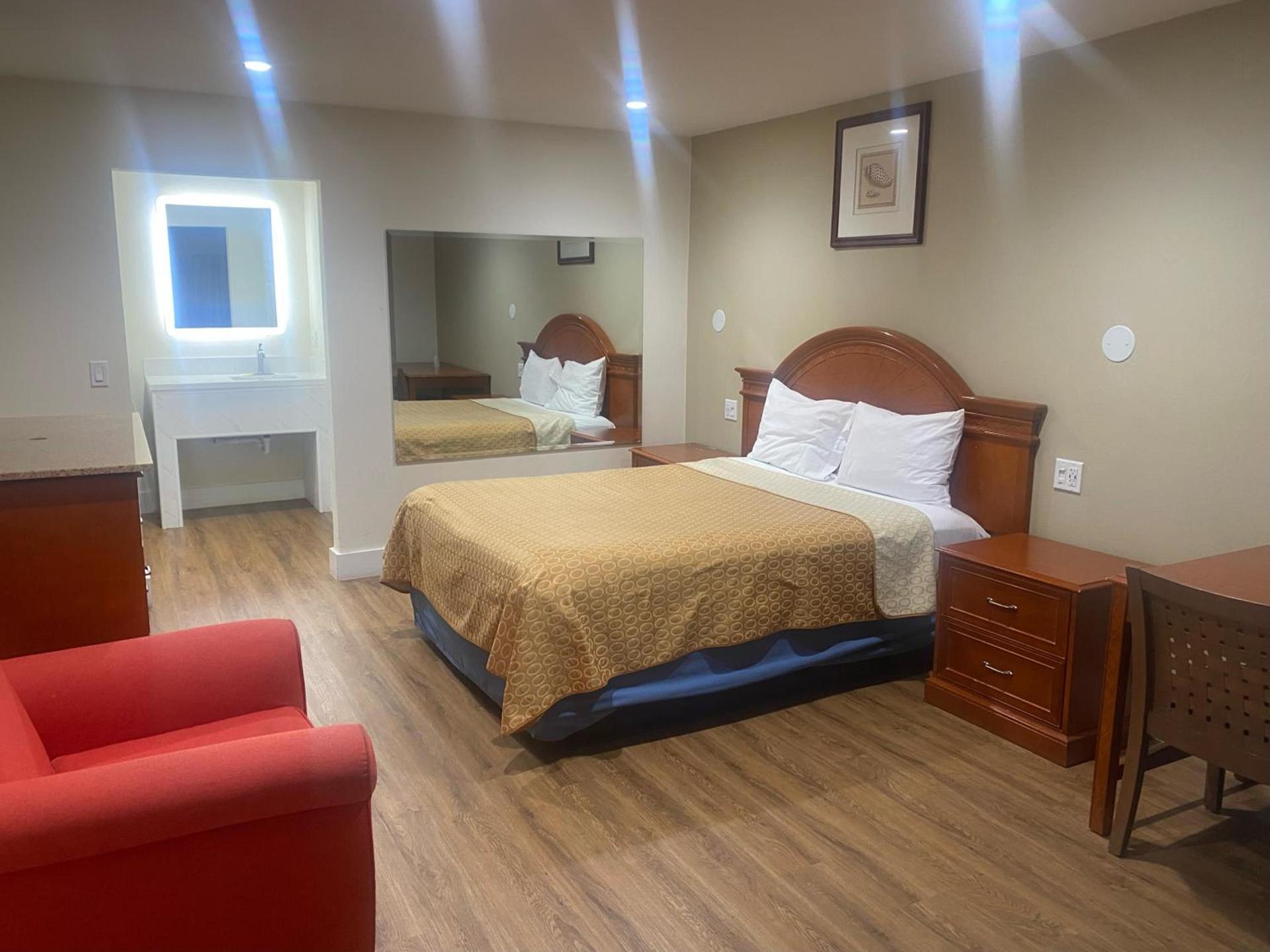 Royale Inn Motel photo 13