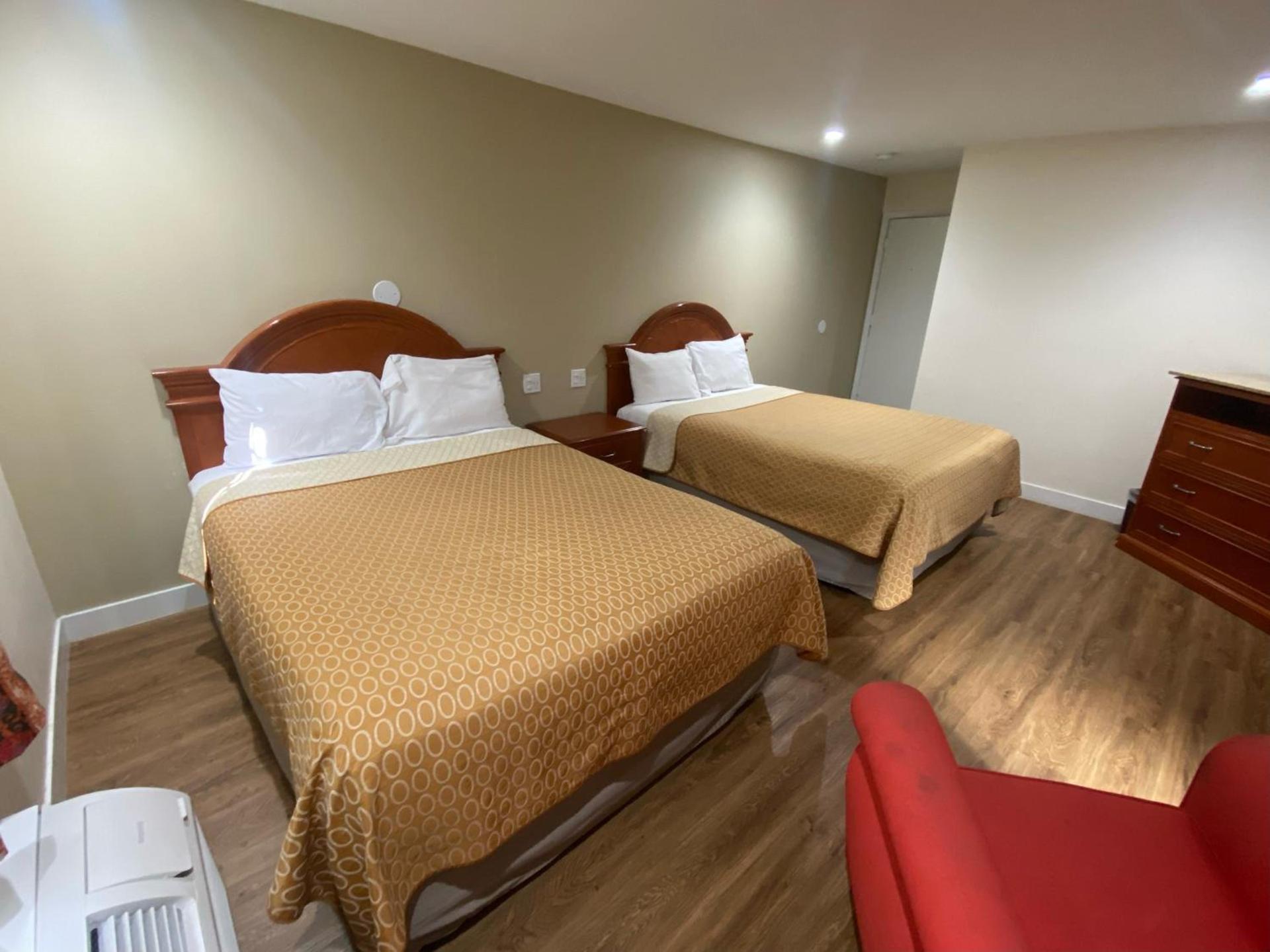 Royale Inn Motel photo 11