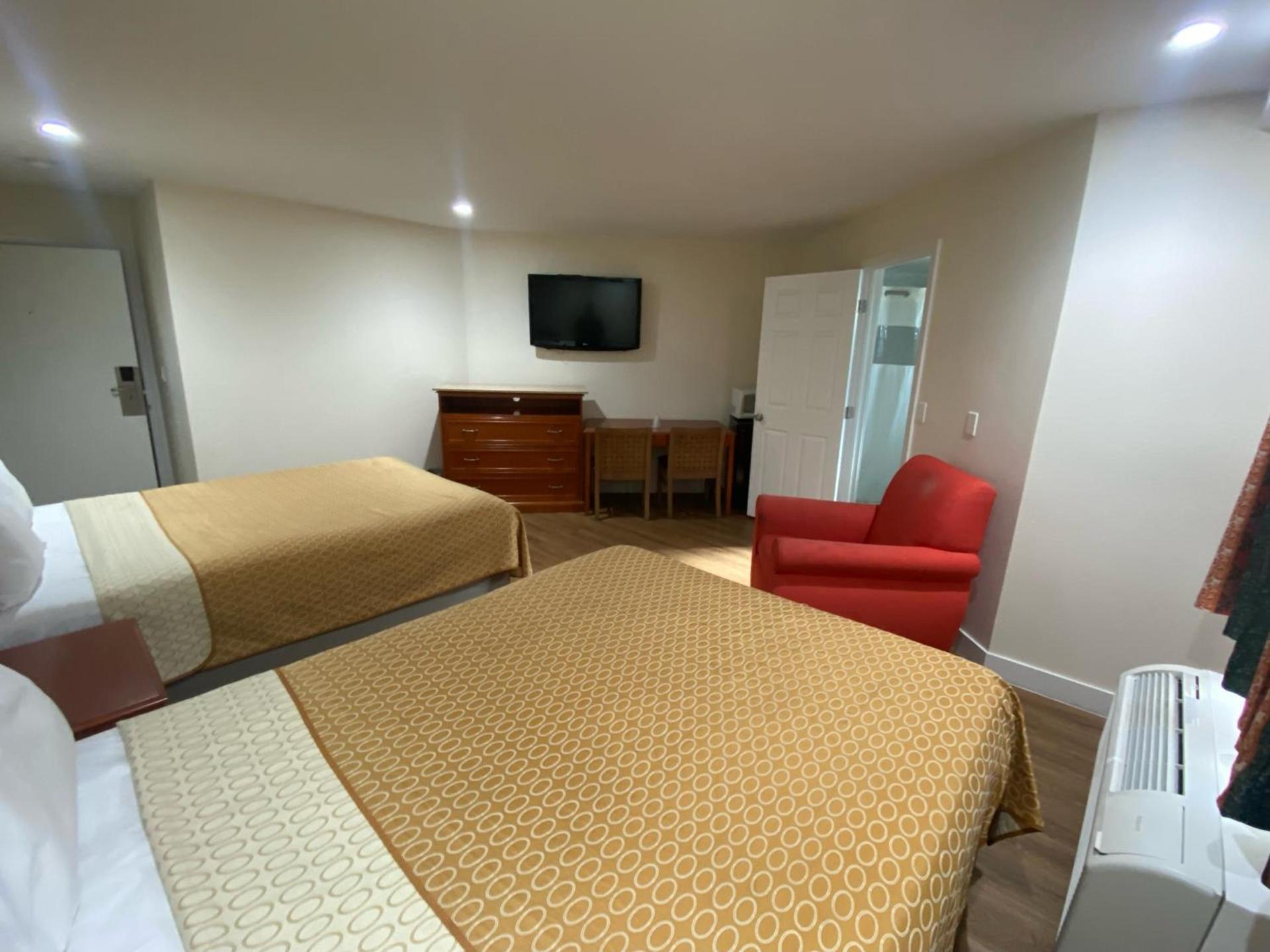 Royale Inn Motel photo 9