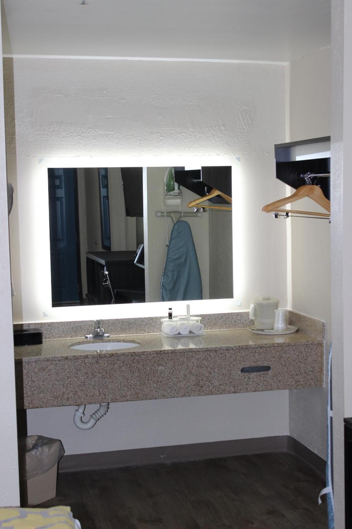Baymont by Wyndham Manning photo 46