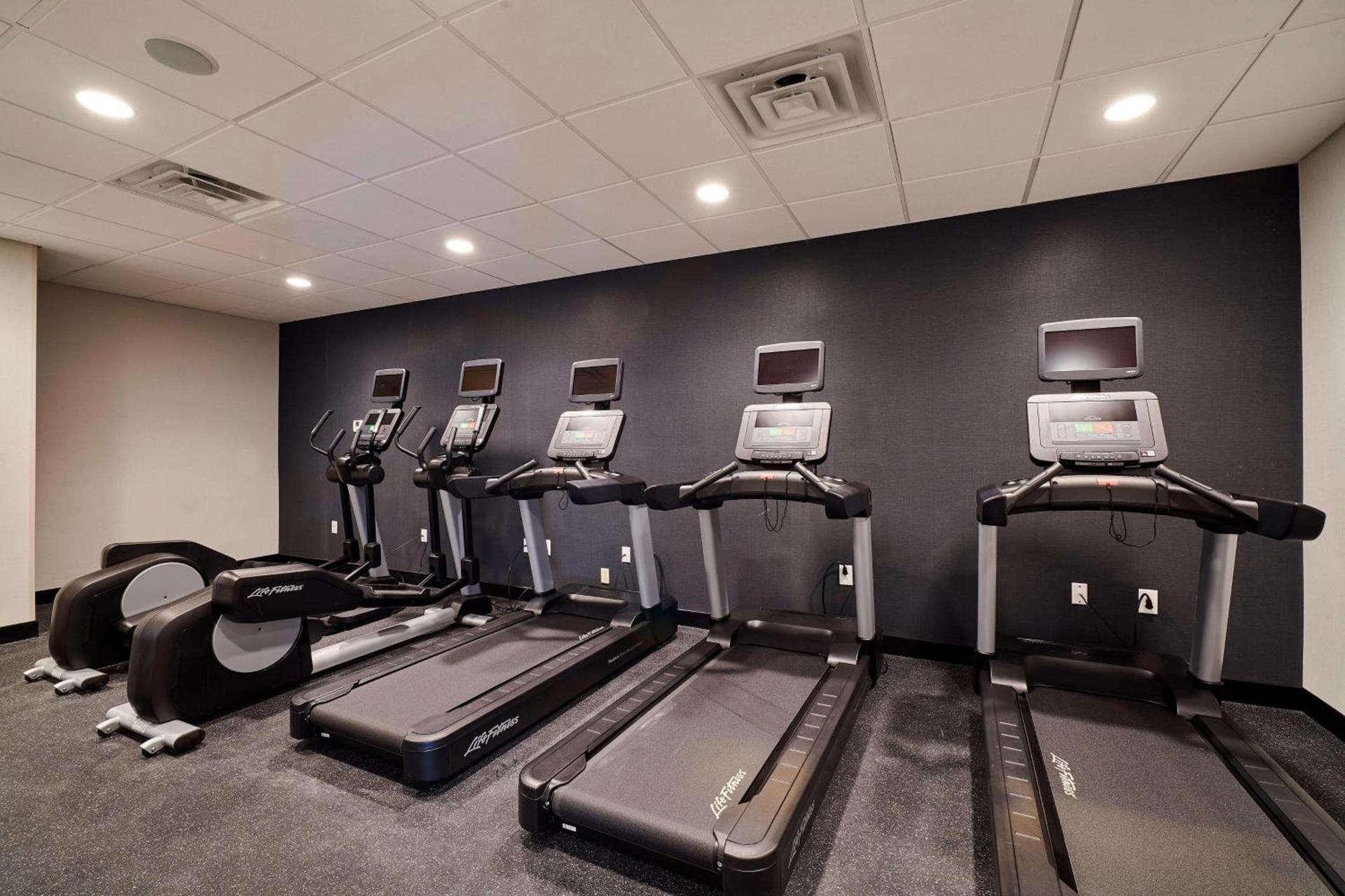 Four Points by Sheraton Cleveland-Eastlake photo 30