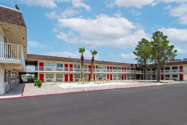 Motel 6 - Pecos, TX photo 3