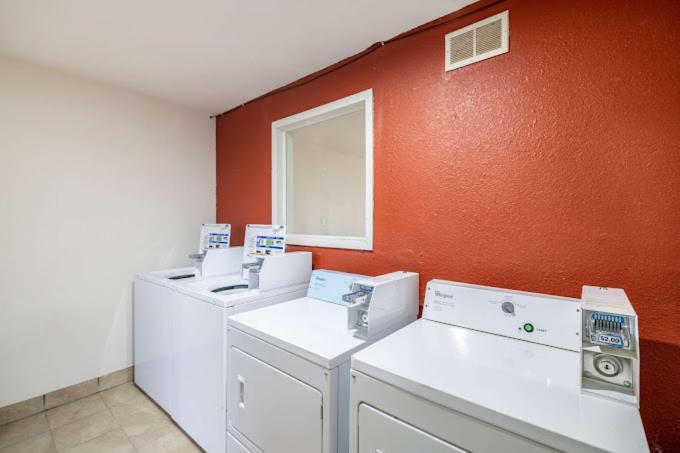 Motel 6 - Pecos, TX photo 7