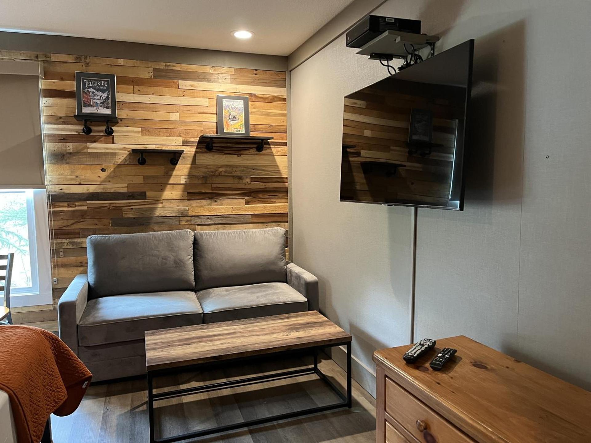 Mountainside Inn 207 by Alpine Lodging Telluride photo 3