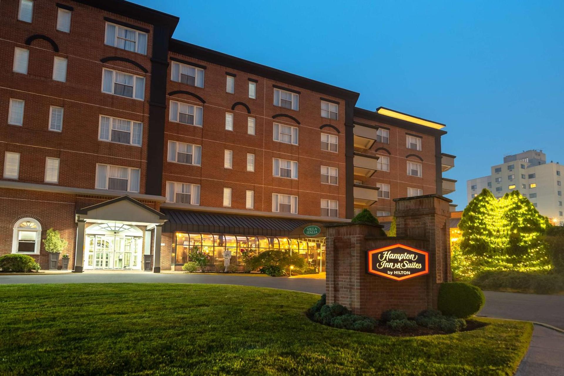 Hampton Inn & Suites Stamford photo 3