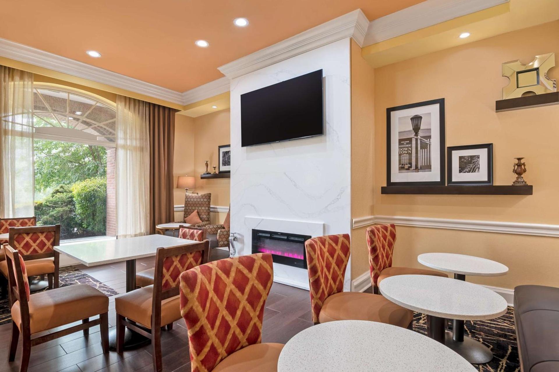 Hampton Inn & Suites Stamford photo 6