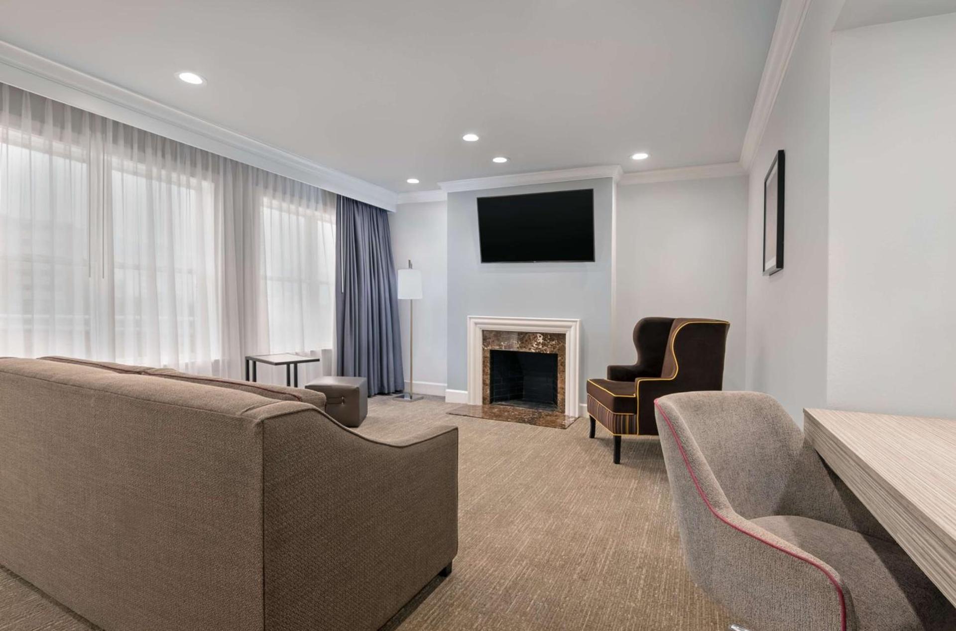 Hampton Inn & Suites Stamford photo 14