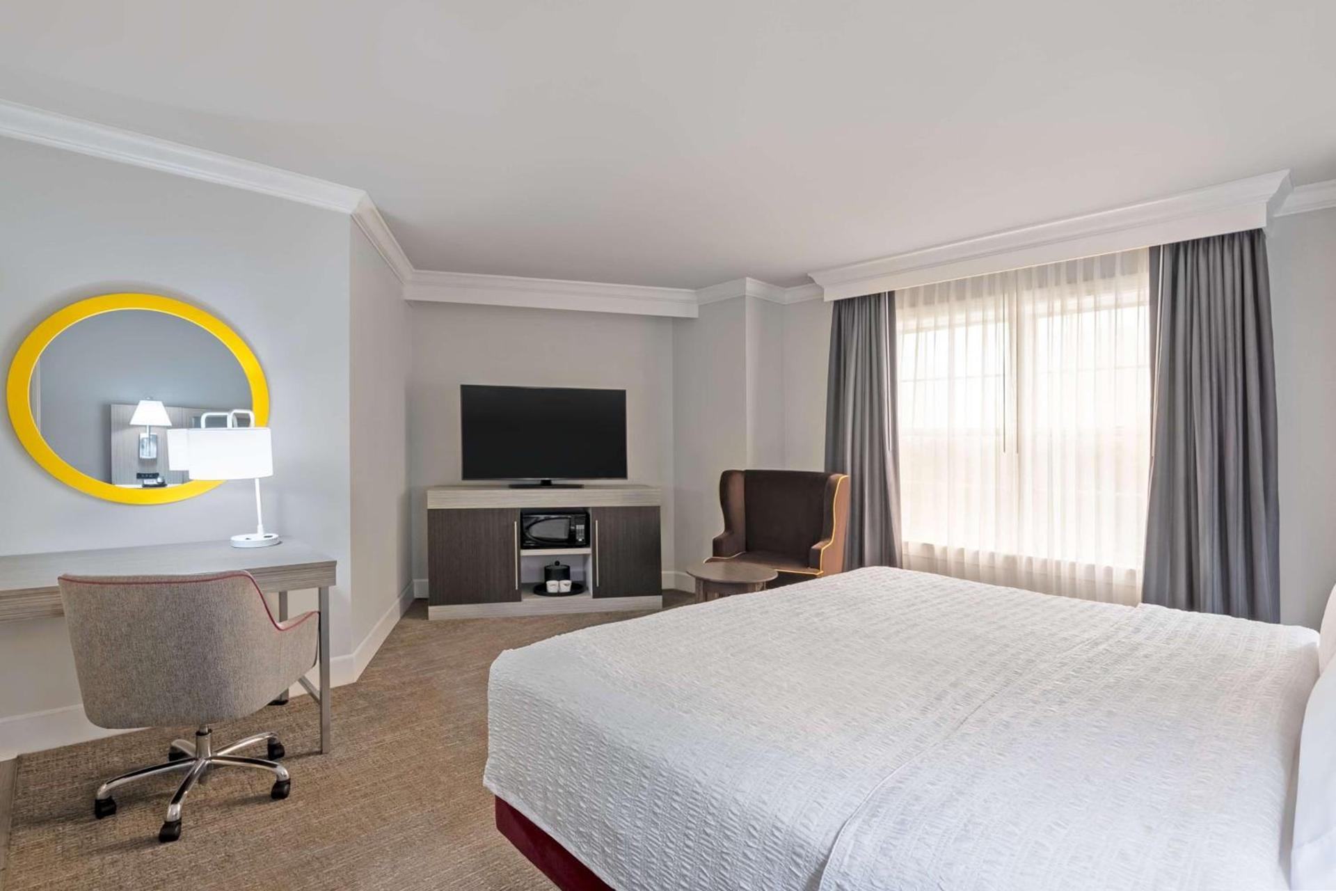 Hampton Inn & Suites Stamford photo 18