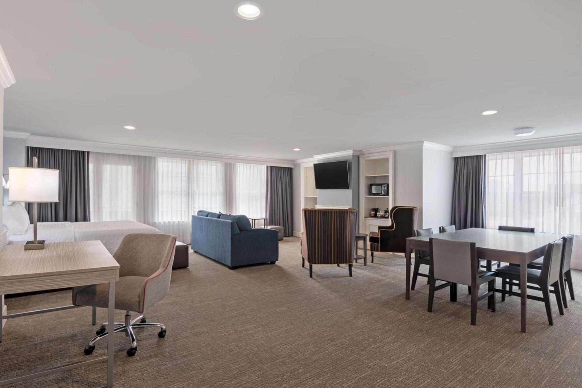 Hampton Inn & Suites Stamford photo 24