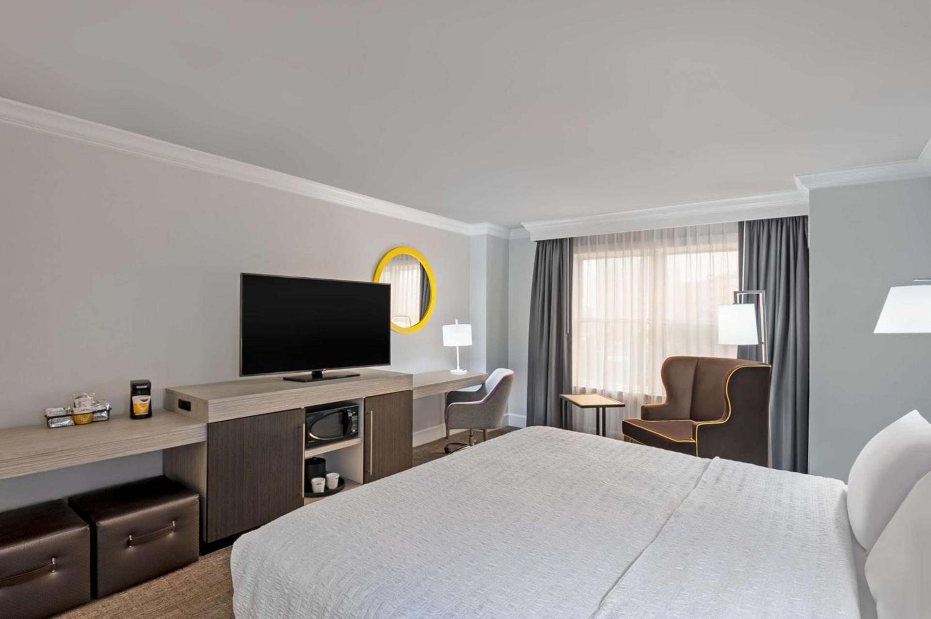 Hampton Inn & Suites Stamford photo 25
