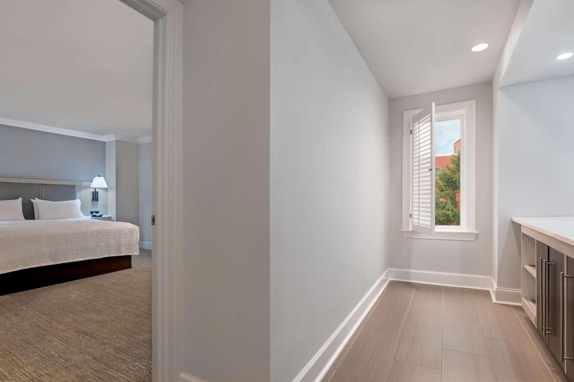 Hampton Inn & Suites Stamford photo 31