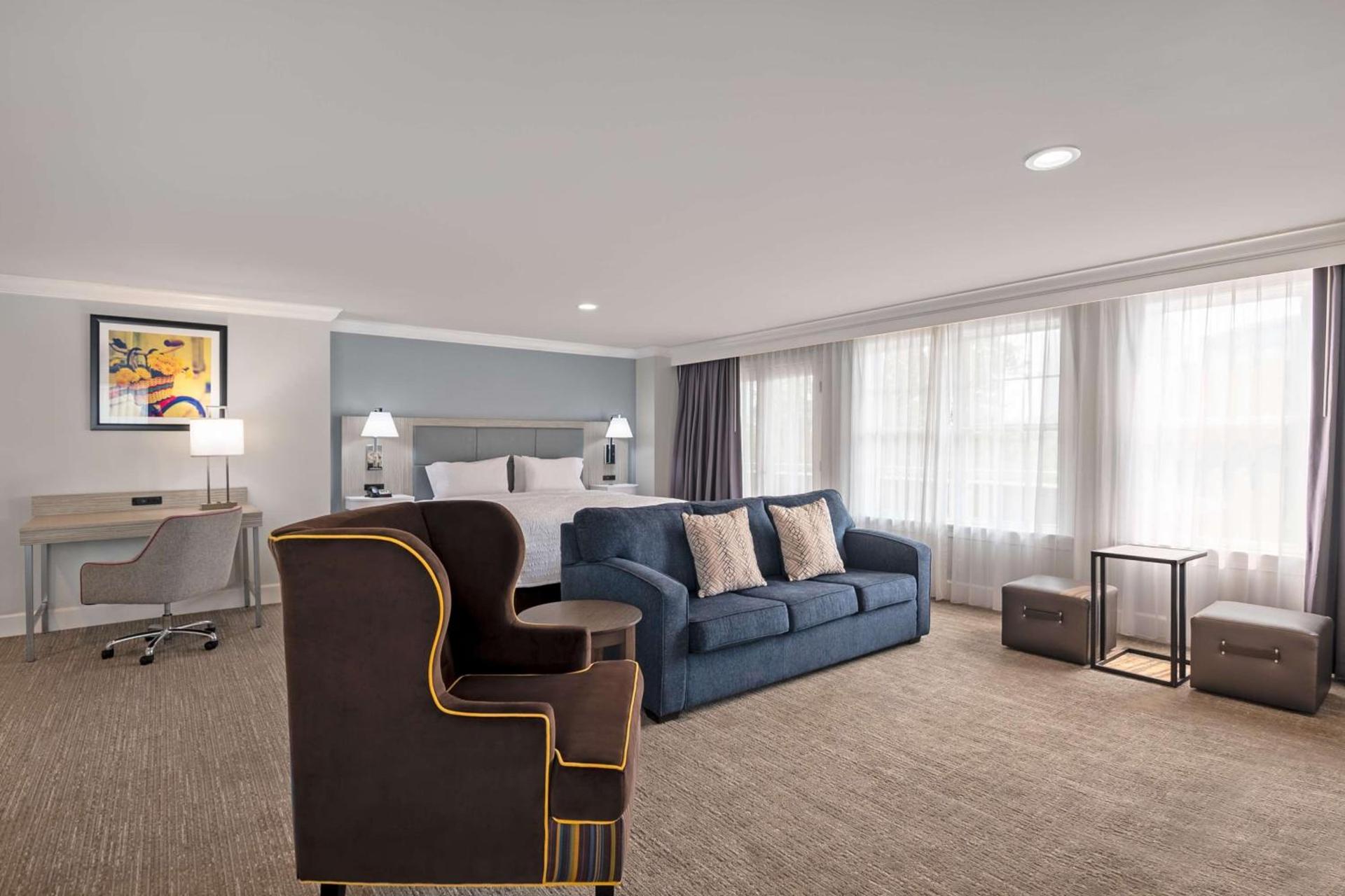Hampton Inn & Suites Stamford photo 34