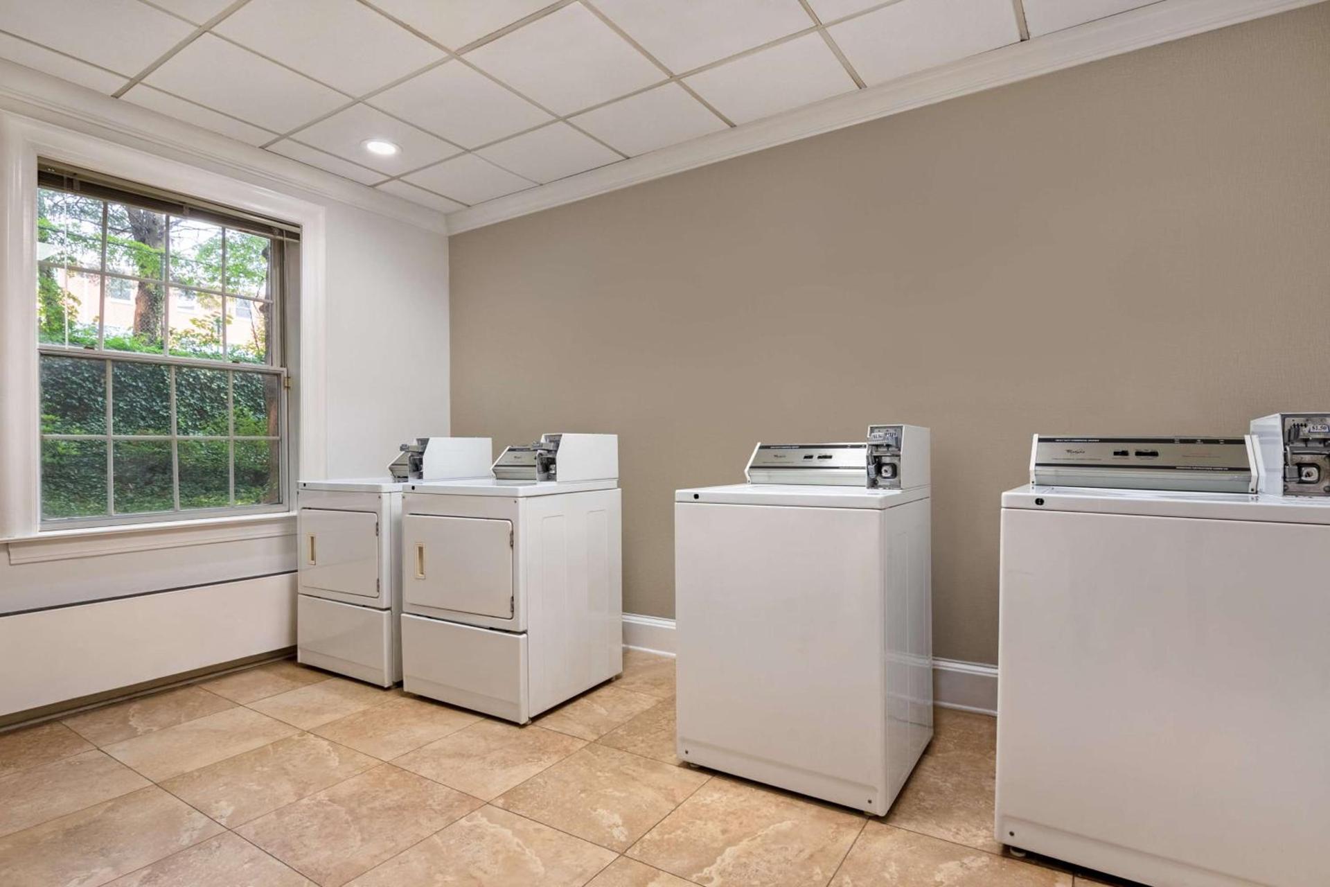 Hampton Inn & Suites Stamford photo 40