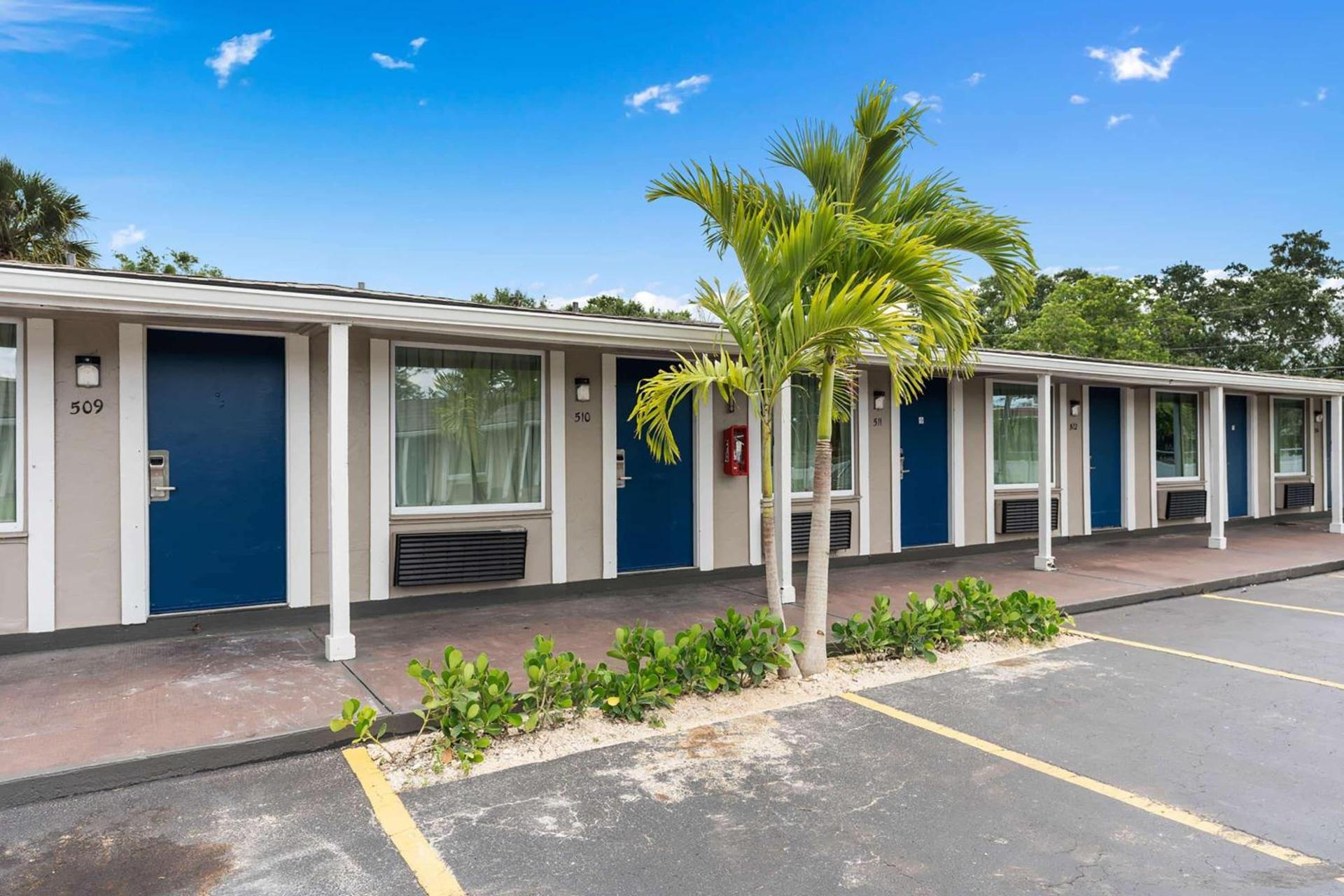 Travelodge by Wyndham Kissimmee Orlando photo 1