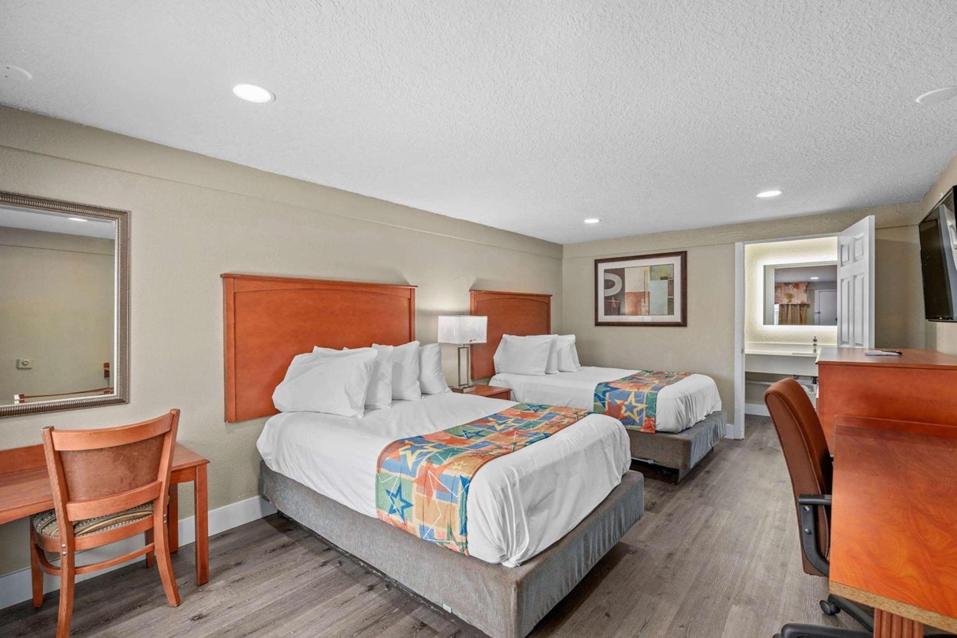 Travelodge by Wyndham Kissimmee Orlando photo 22