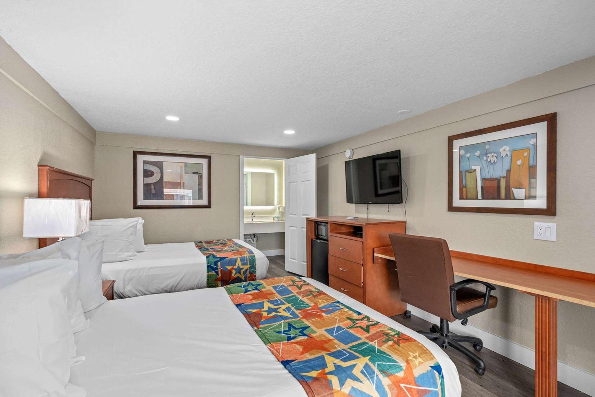 Travelodge by Wyndham Kissimmee Orlando photo 23