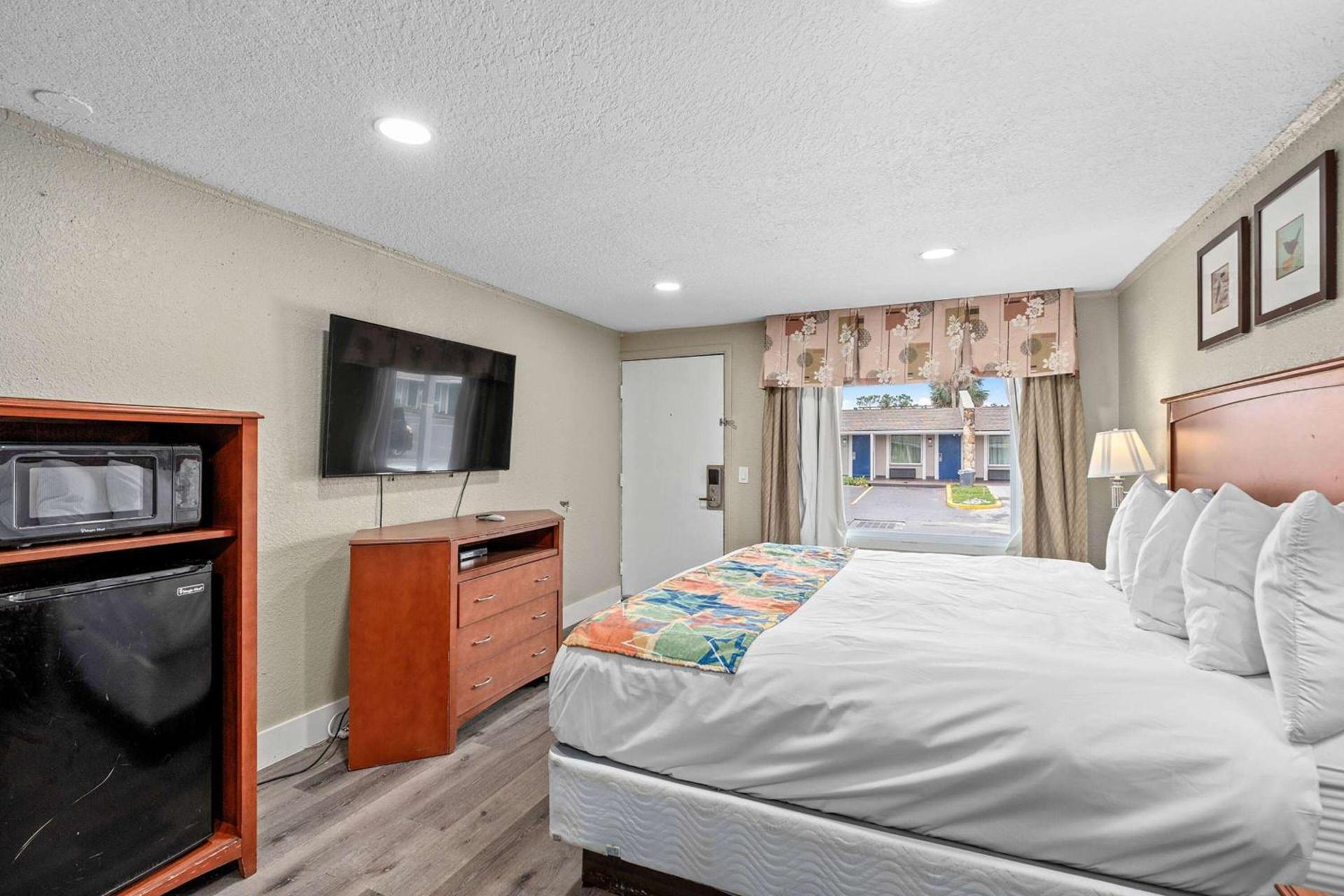 Travelodge by Wyndham Kissimmee Orlando photo 26