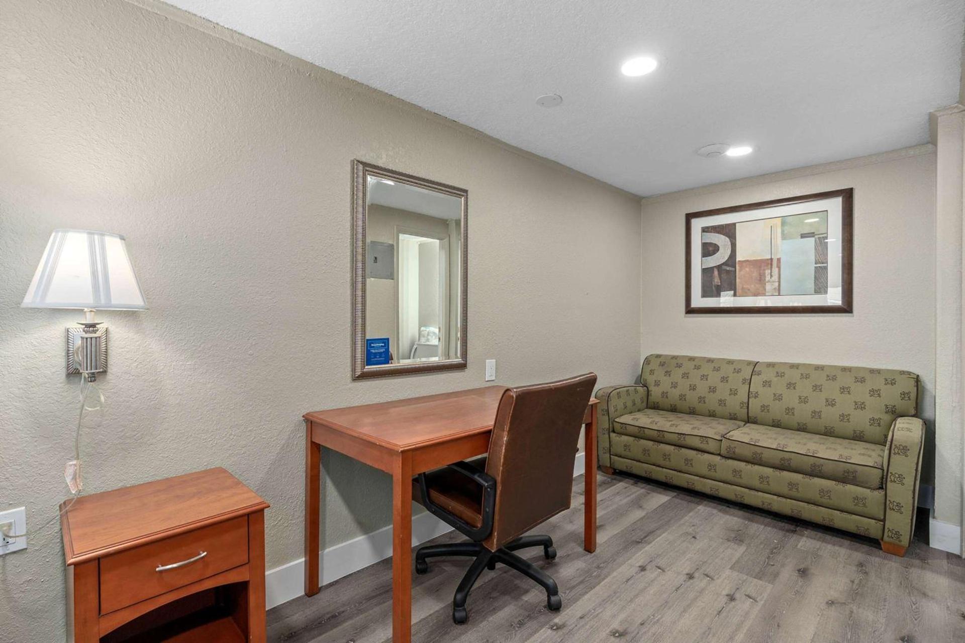 Travelodge by Wyndham Kissimmee Orlando photo 27