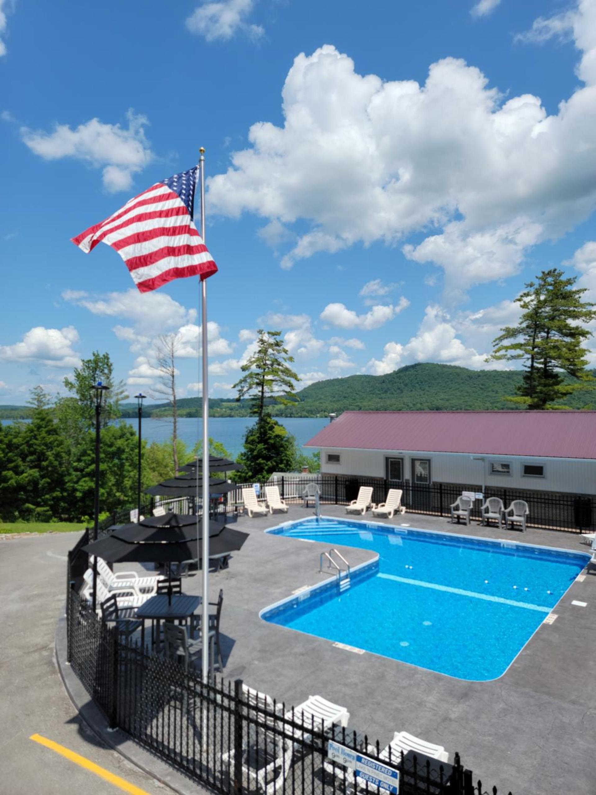 Lake 'N Pines Motel photo 4
