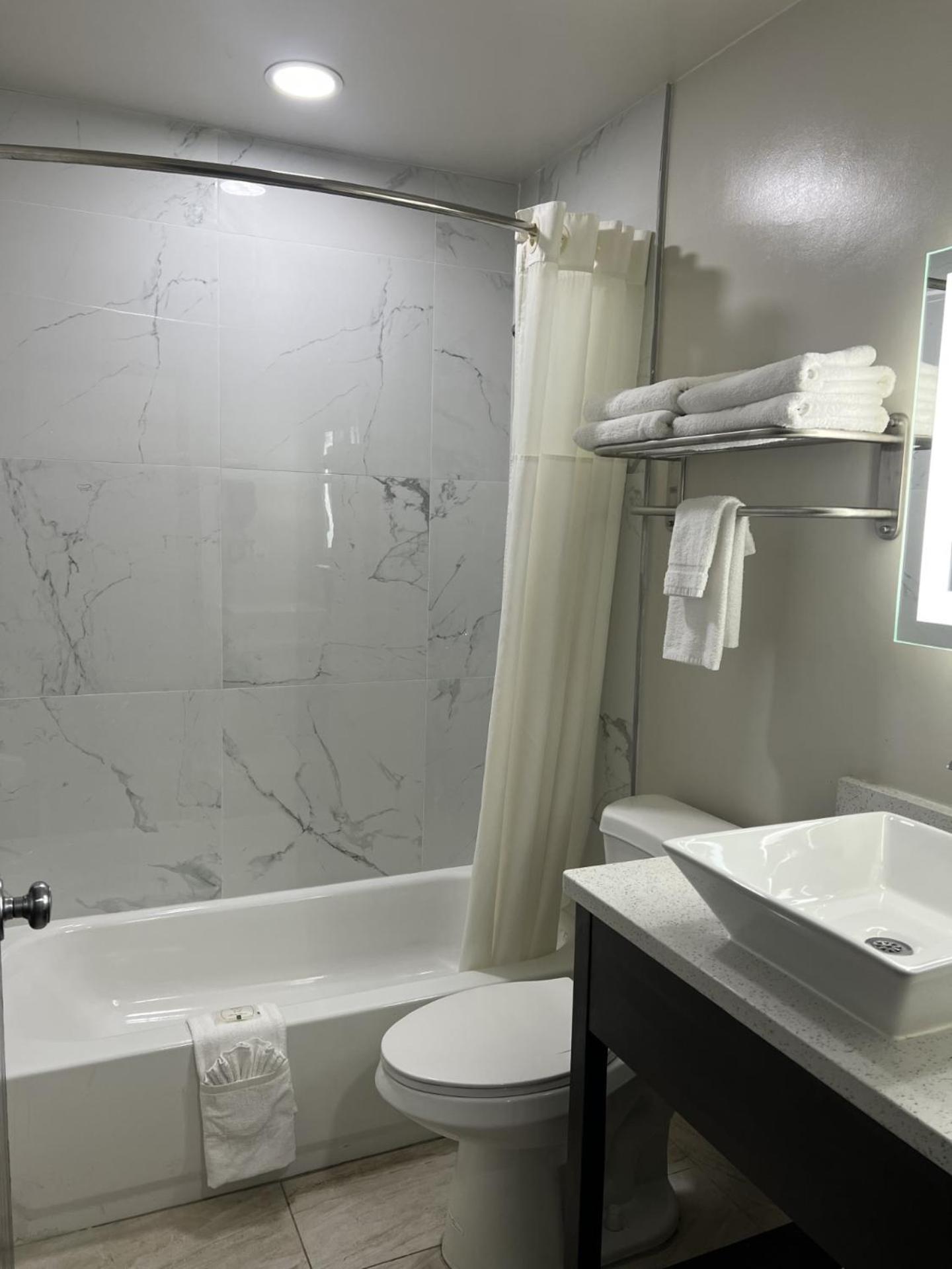 Quality Inn Chesapeake - Greenbrier photo 6