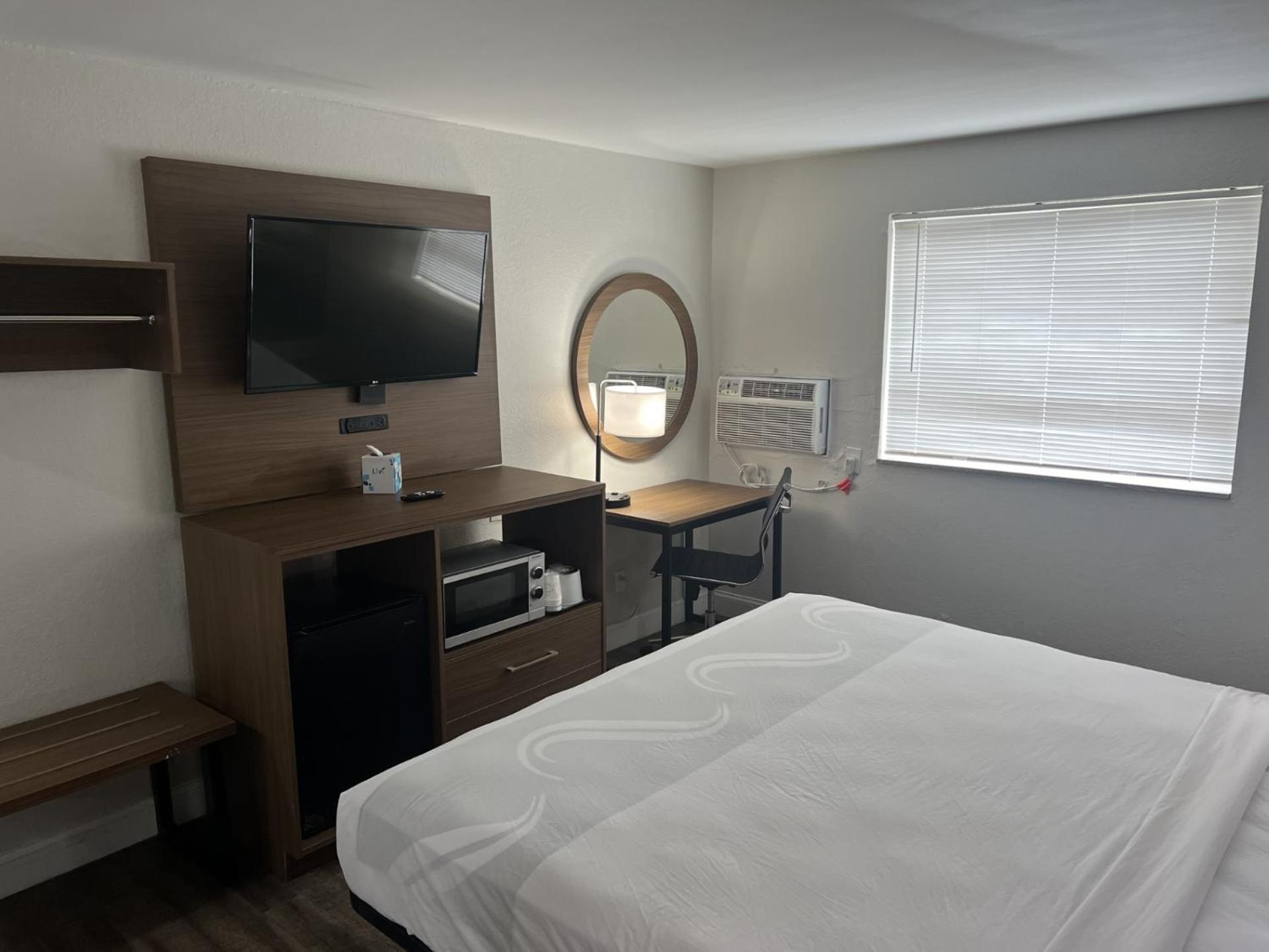 Quality Inn Chesapeake - Greenbrier photo 3
