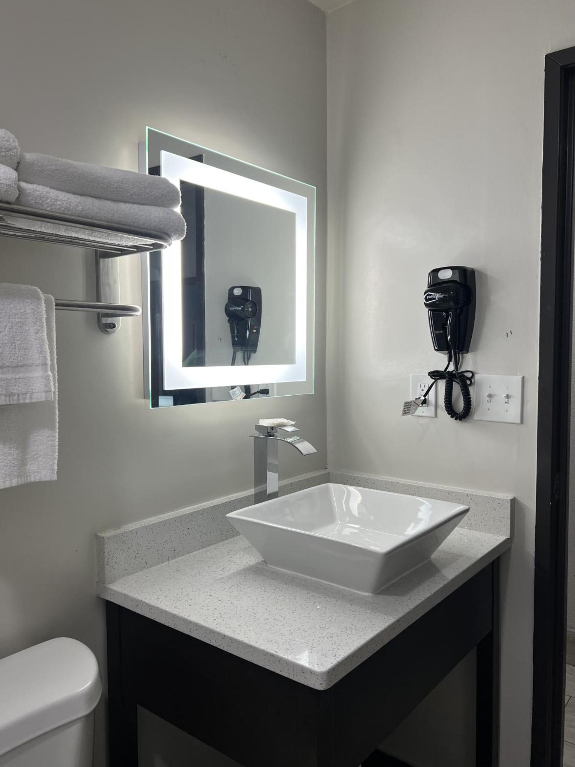 Quality Inn Chesapeake - Greenbrier photo 7