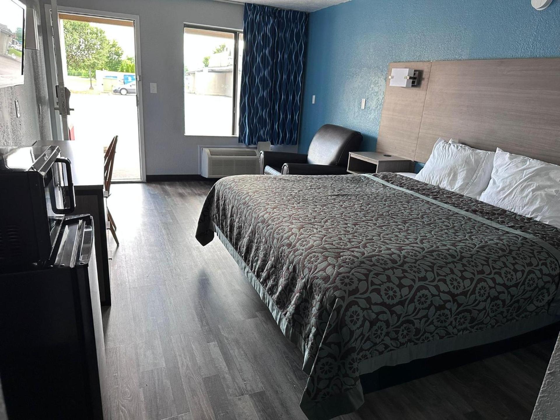 Americas Best Value Inn & Suites in Murfreesboro photo 16