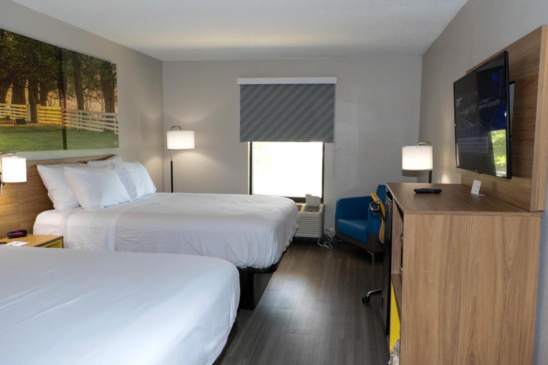 Days Inn by Wyndham Farmville photo 33